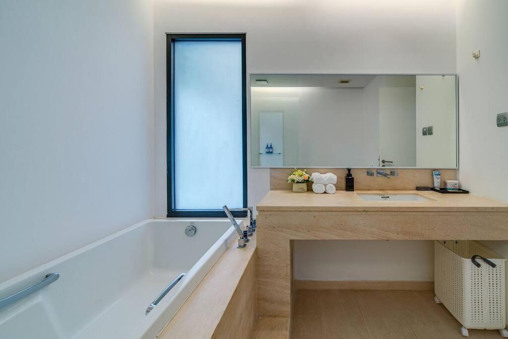 Luxury Pool Villas & Sheraton Resort& Free Pick Up view 5
