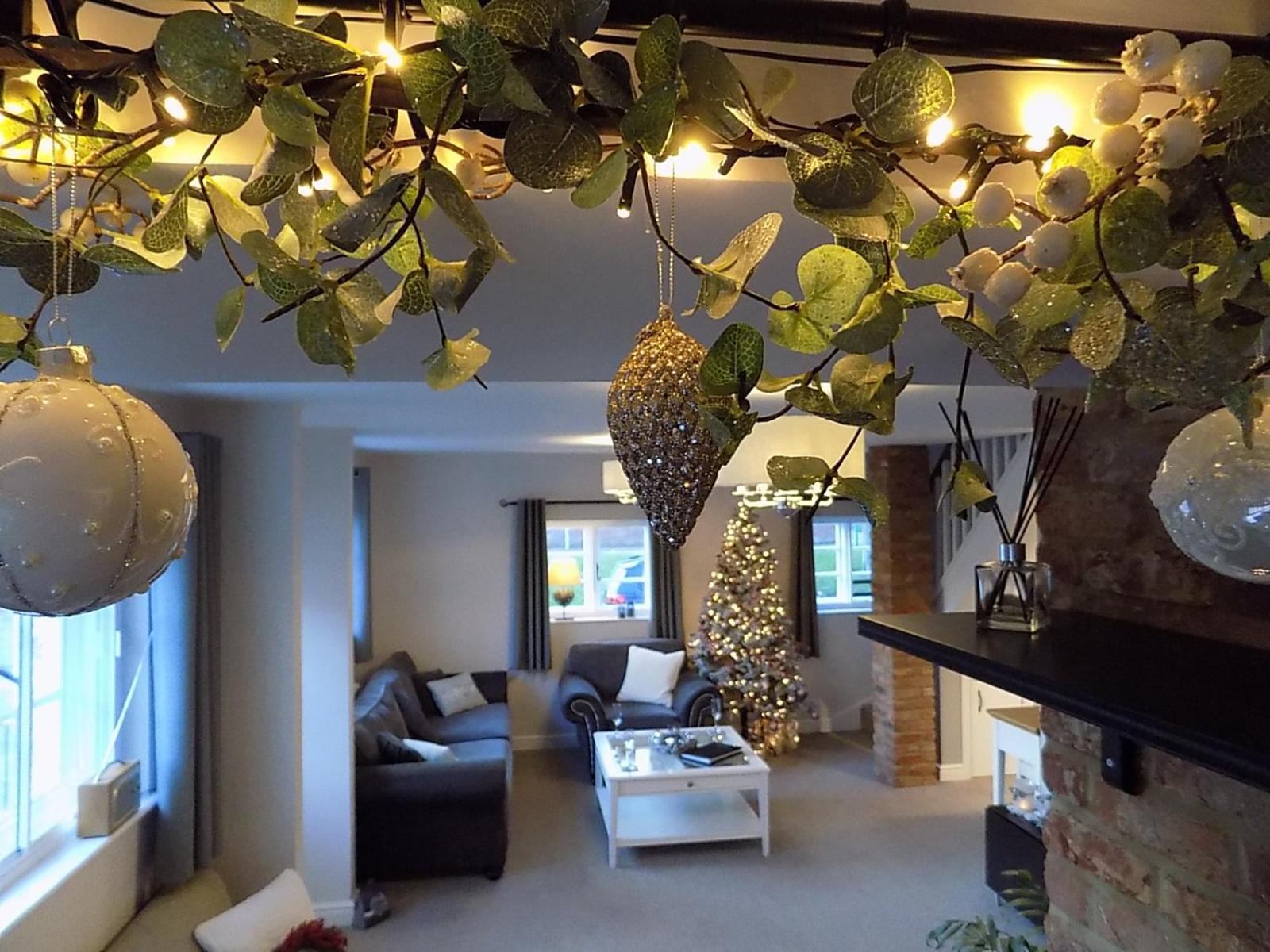 Three-Time Award Winning 1700's Grd 2 listed cottage near Stonehenge