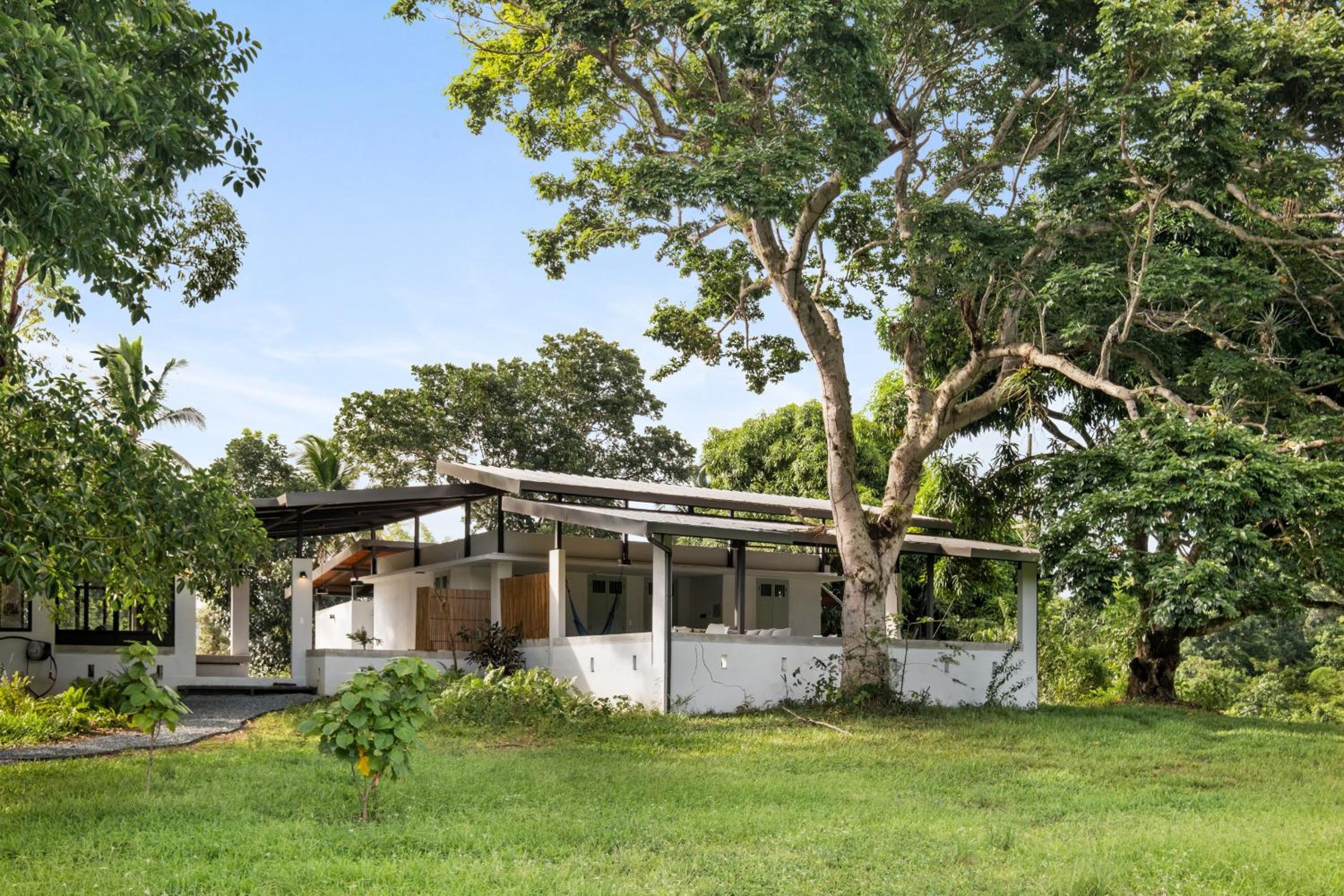 Casa Algarrobo relaxing farm stay in Puerto Rico view 4