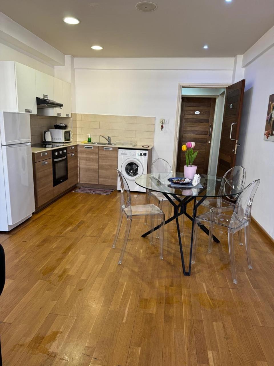 Ithaki Phinikoudes Apartment No. 205