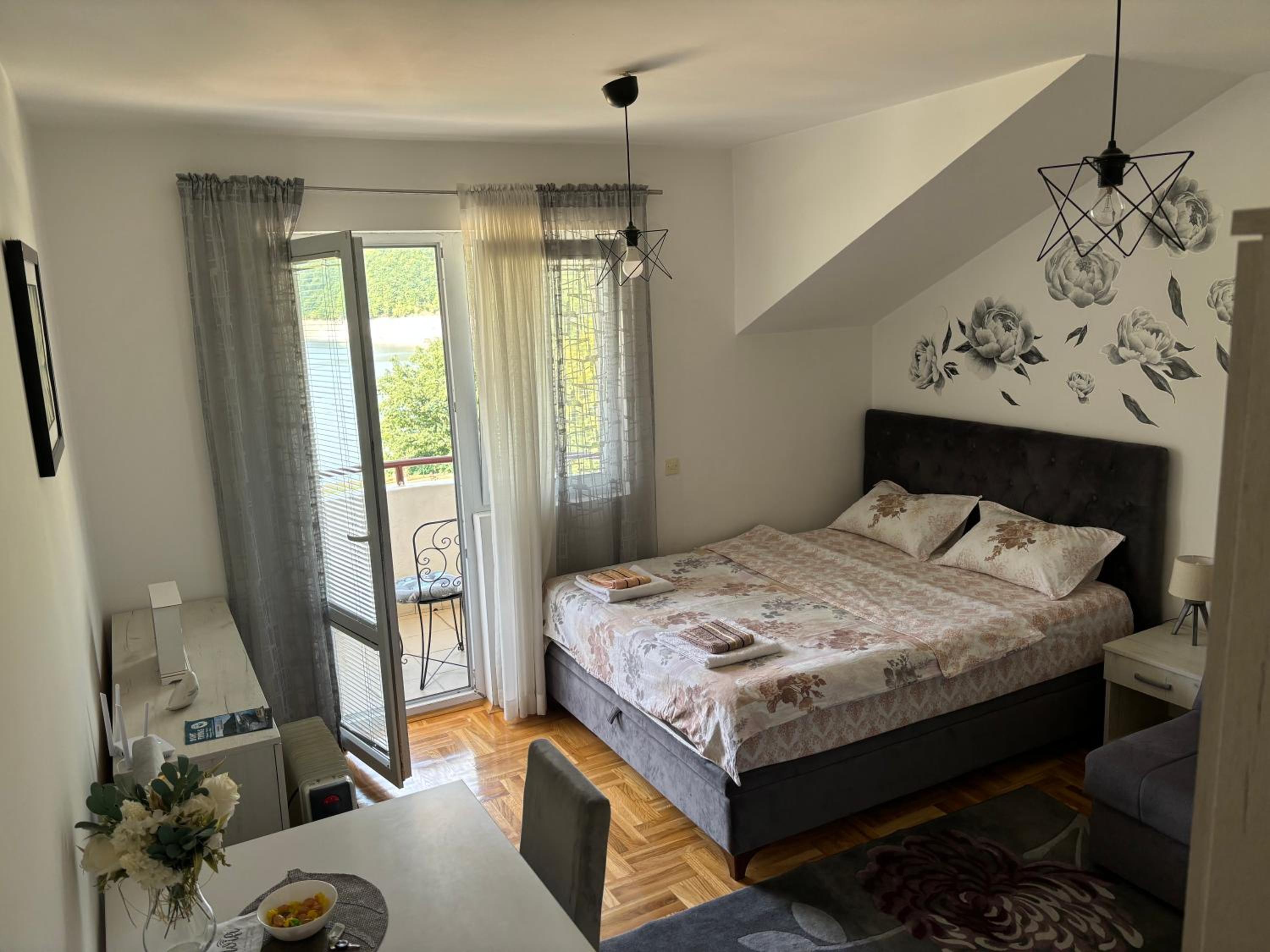 Zora Apartment