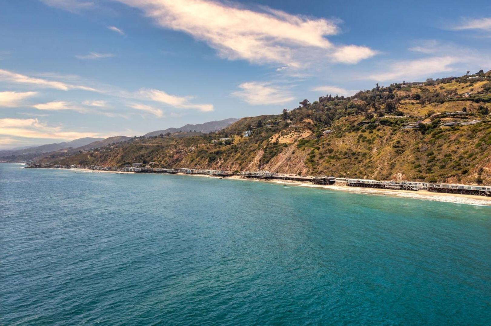 The Malibu Five - No. 1 - Beachfront 1 Bd w pvt balcony parking beach access view 3