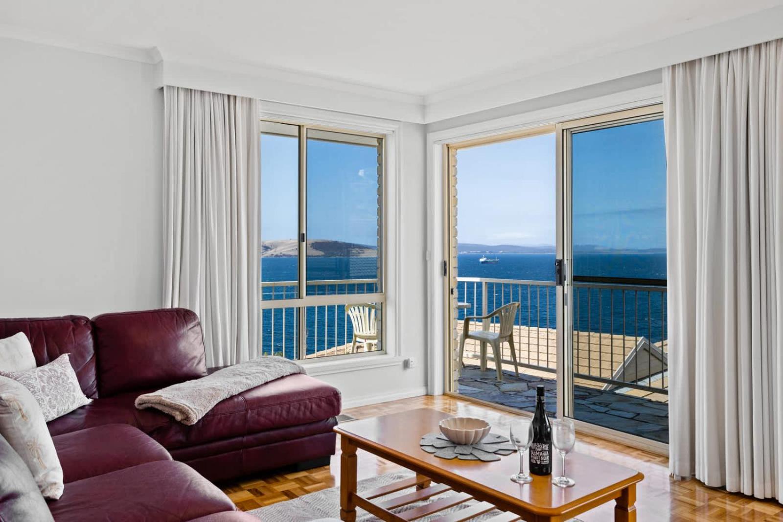 Seaside Serenity: Panoramic Waterfront Retreat