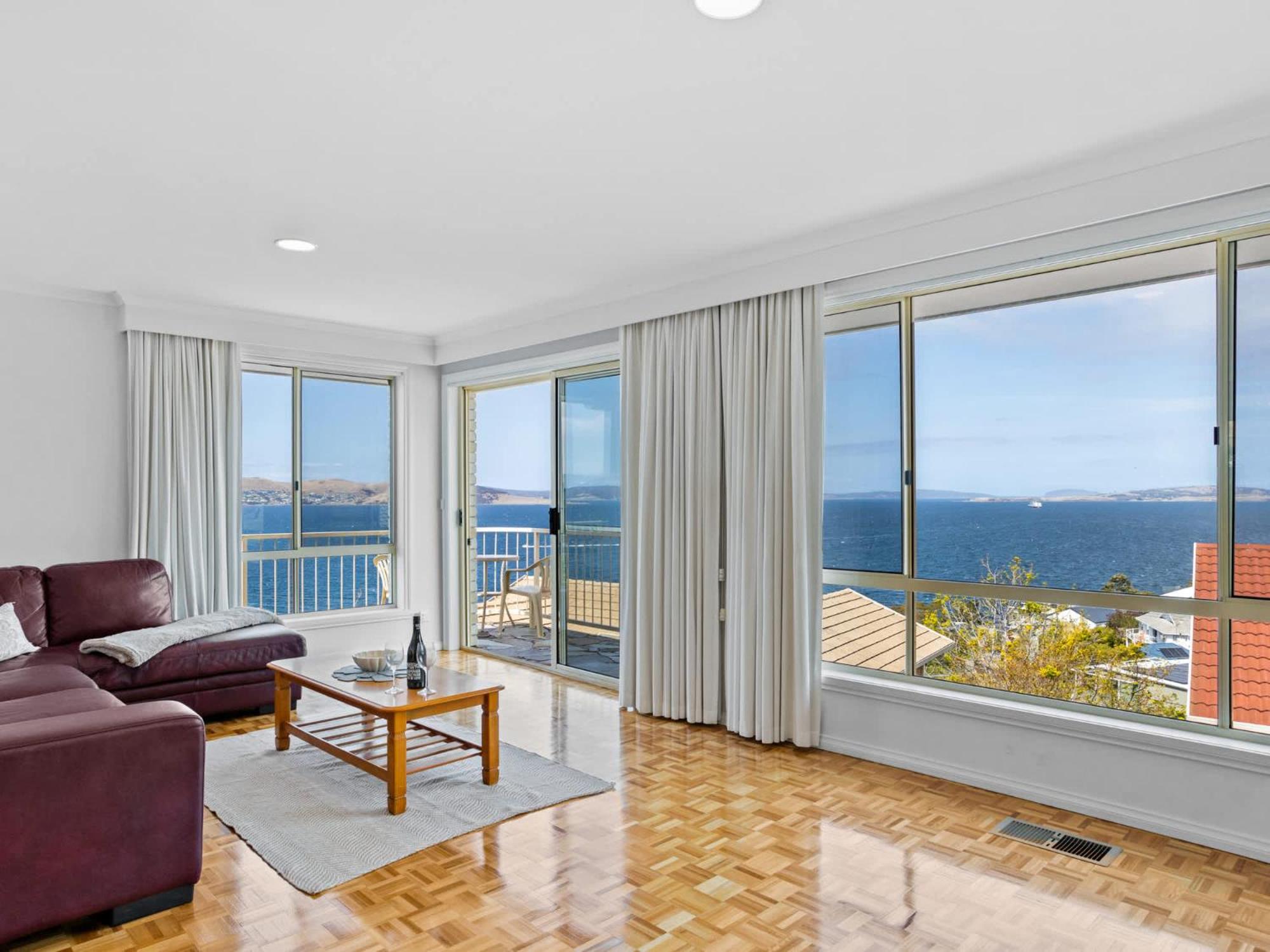 Seaside Serenity: Panoramic Waterfront Retreat