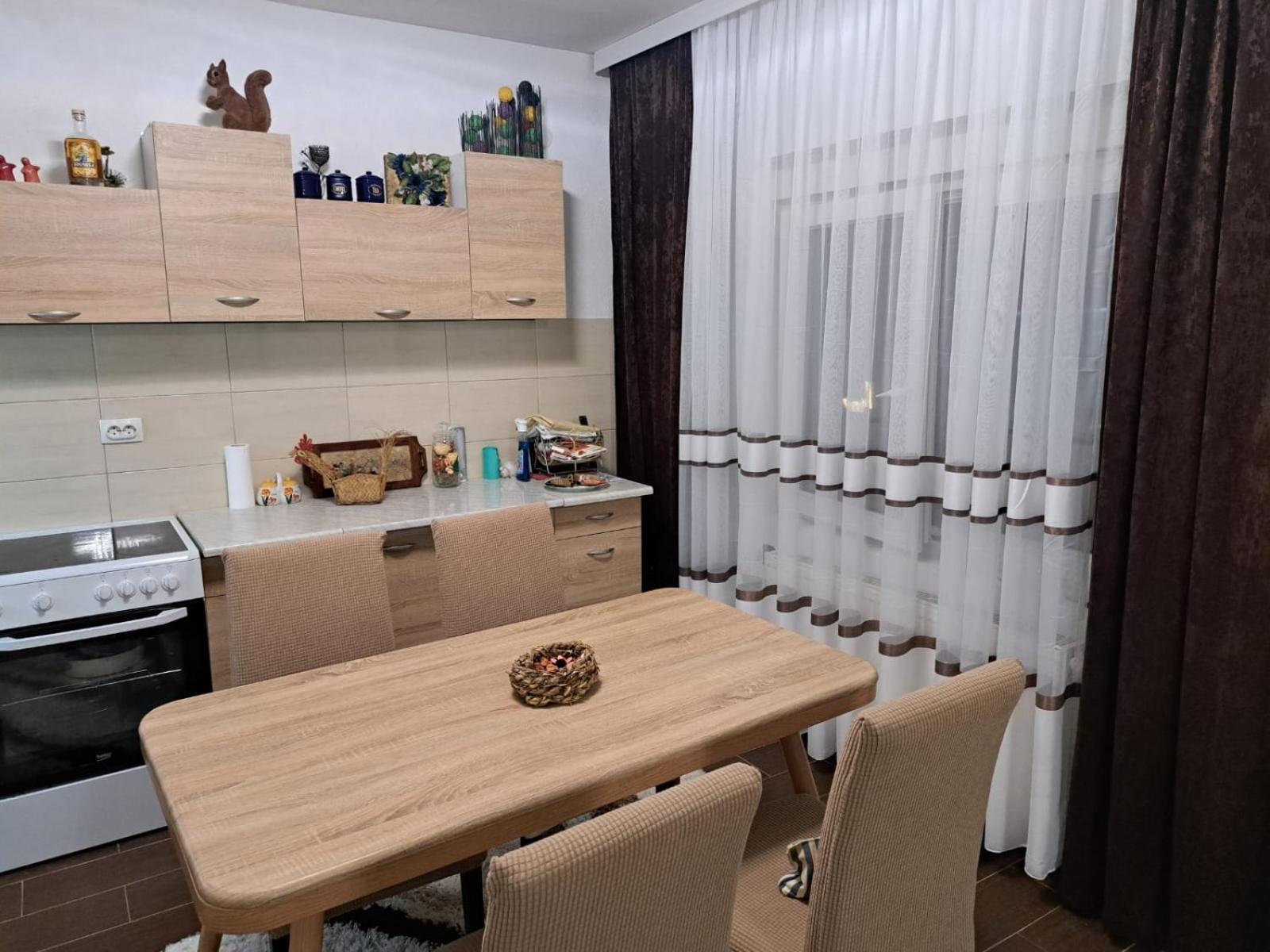 Dušanovac Panorama House - veliko dvoriste, 2 rostilja, pogled na Rasku
