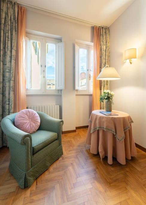 Via Panzani 16, 3rd Floor - Antonella - Elegant & Spacious, 3-Bedroom in Historic Center