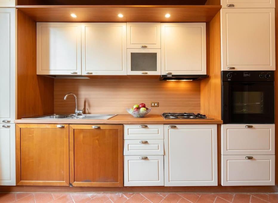 Via Panzani 16, 3rd Floor - Antonella - Elegant & Spacious, 3-Bedroom in Historic Center