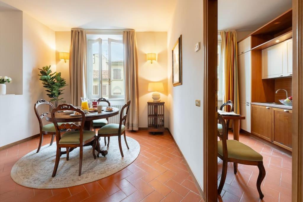 Via Panzani 16, 3rd Floor - Antonella - Elegant & Spacious, 3-Bedroom in Historic Center