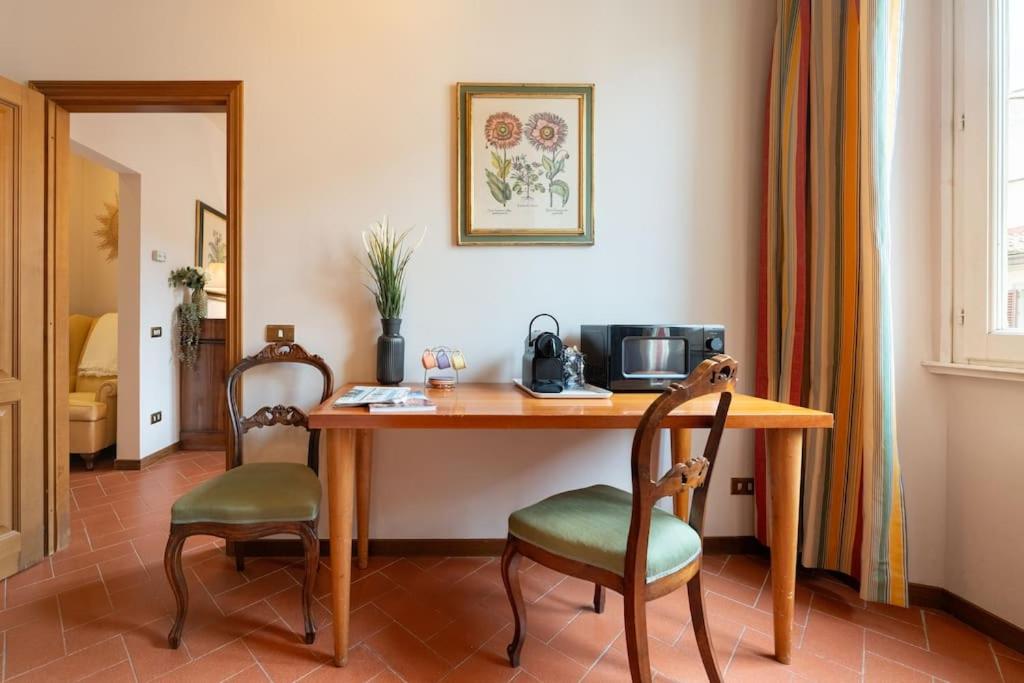 Via Panzani 16, 3rd Floor - Antonella - Elegant & Spacious, 3-Bedroom in Historic Center