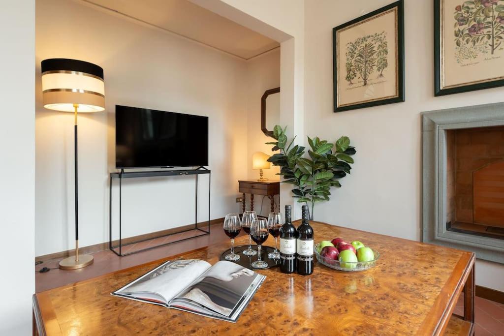 Via Panzani 16, 3rd Floor - Antonella - Elegant & Spacious, 3-Bedroom in Historic Center