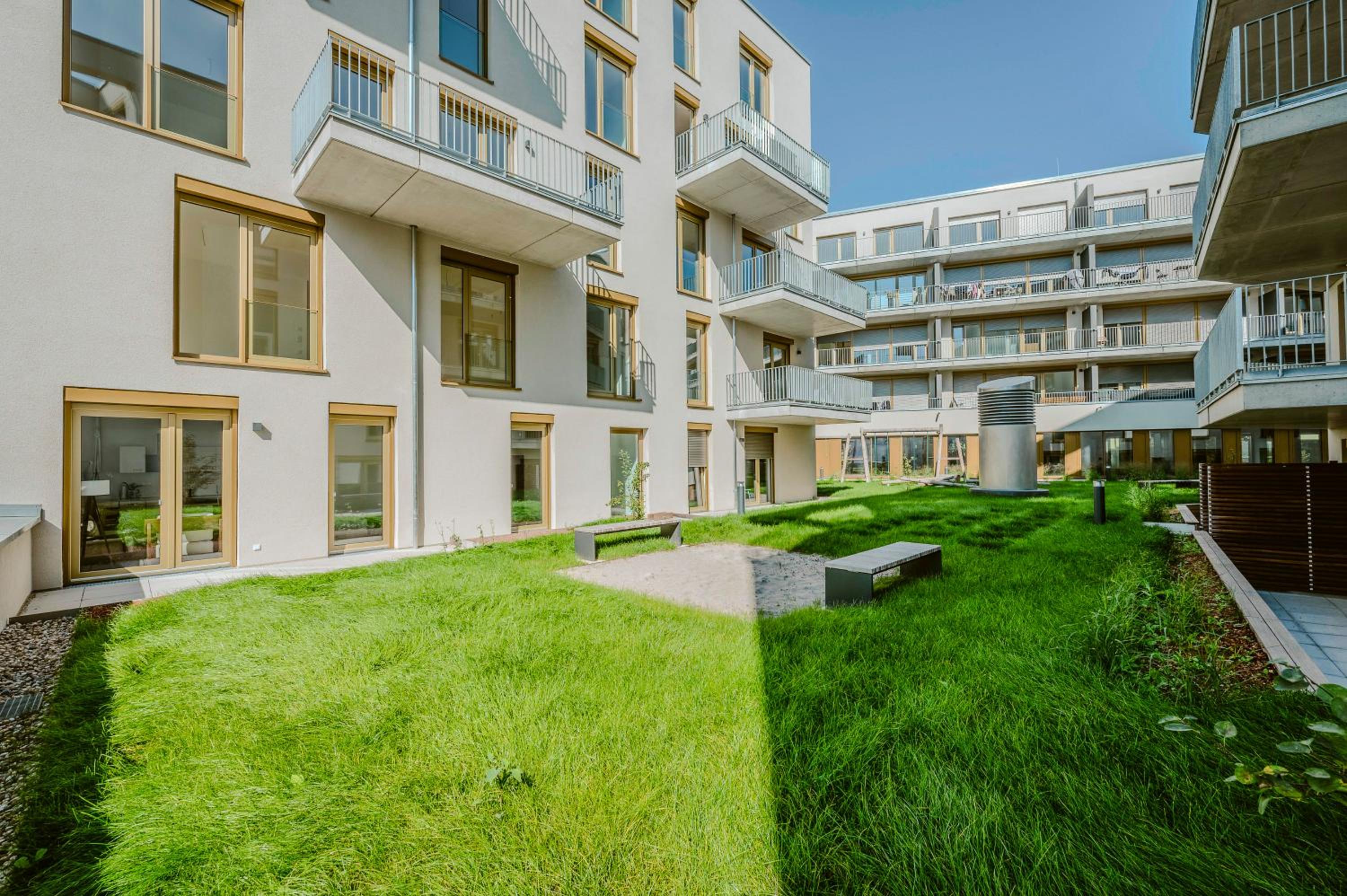 EXQUIS Luxus 2BR Apartment ETRO I Balcony I Family-friendly I Mercedes I Home Office