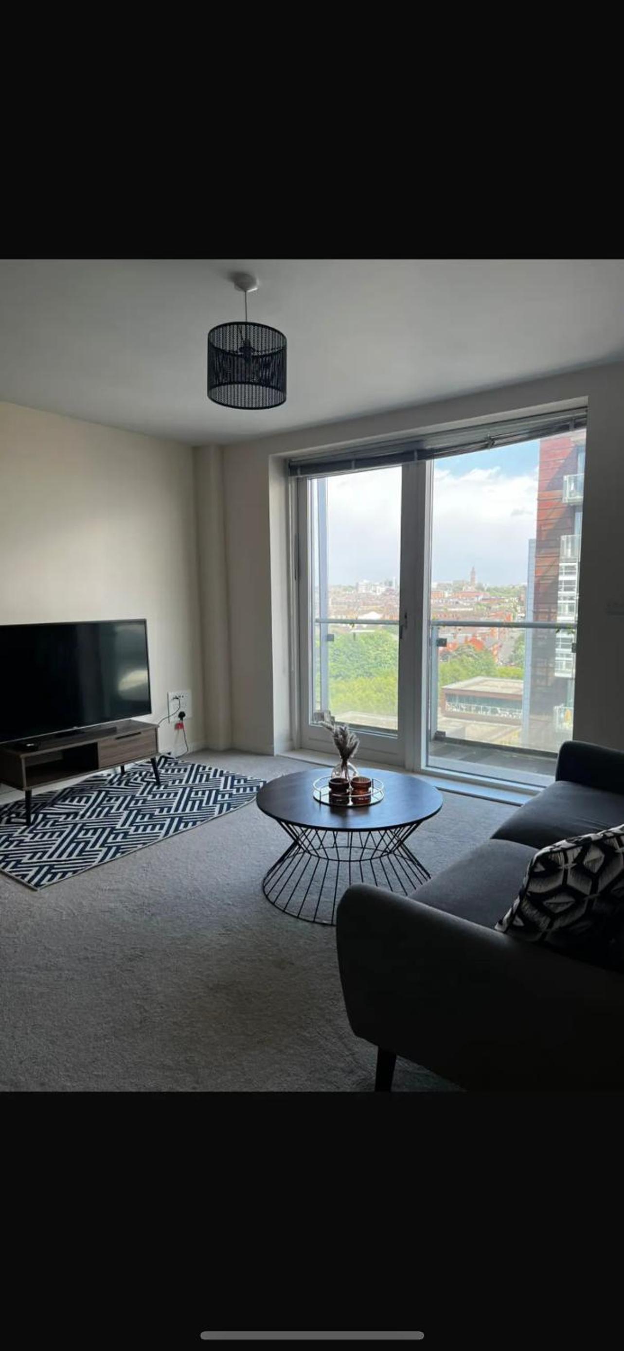 Apartment at Glasgow Harbour with balcony City and River view