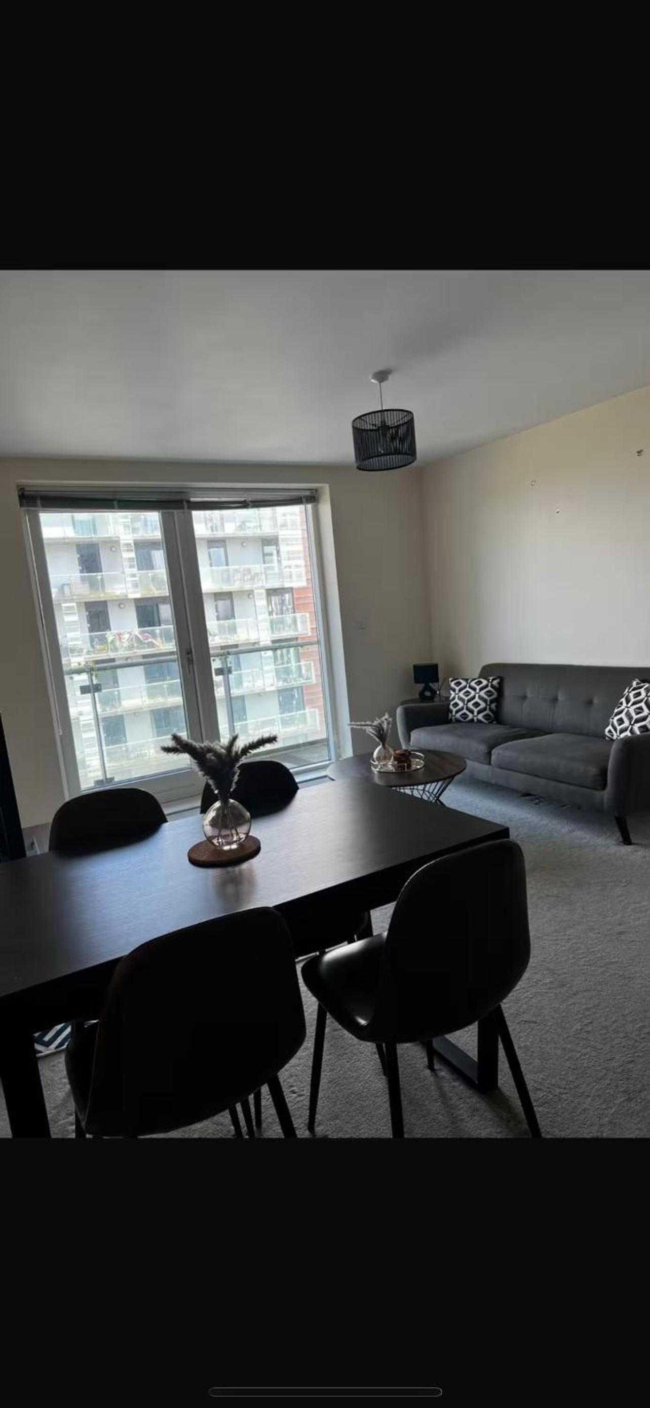 Apartment at Glasgow Harbour with balcony City and River view