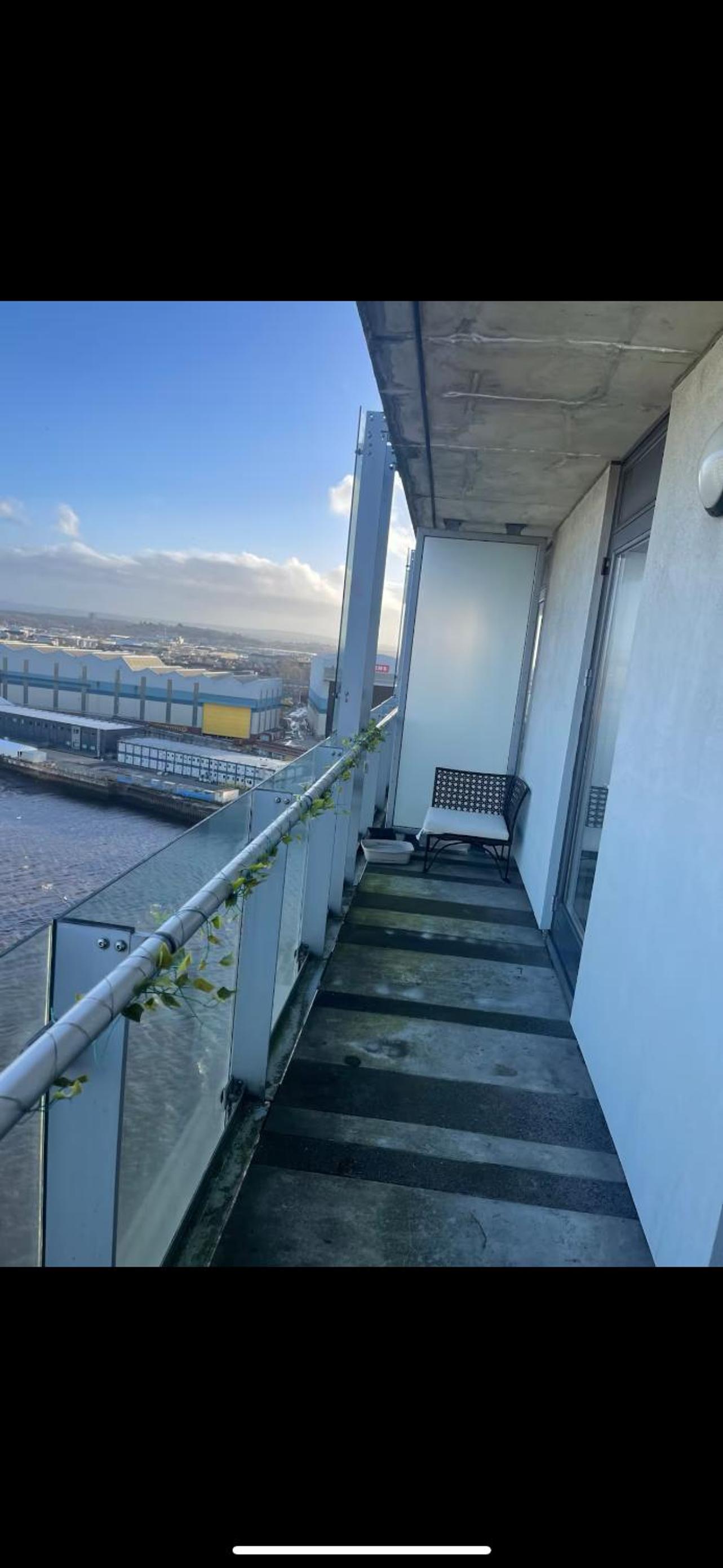 Apartment at Glasgow Harbour with balcony City and River view