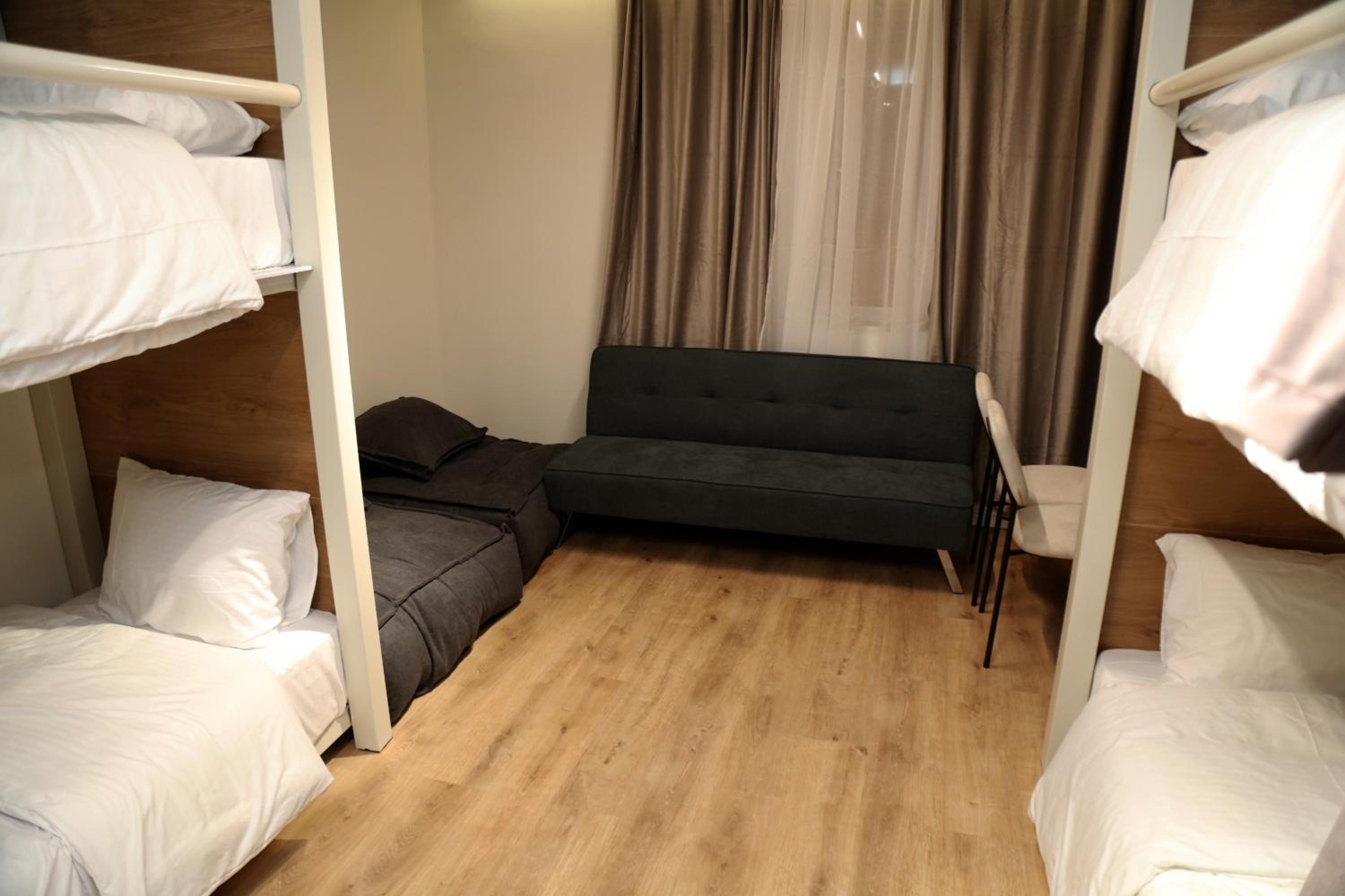 Serenitas Apartments & Hostel