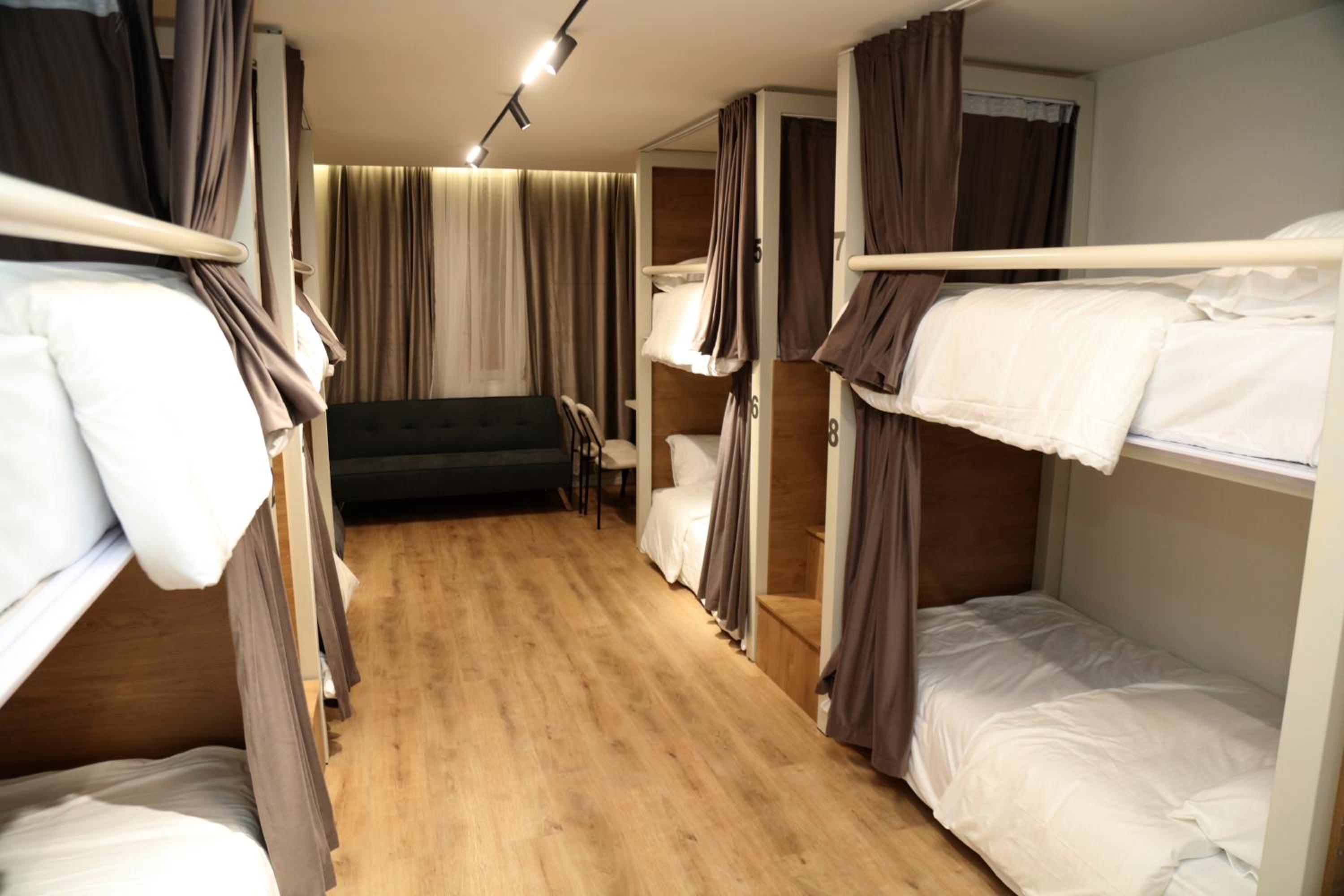Serenitas Apartments & Hostel