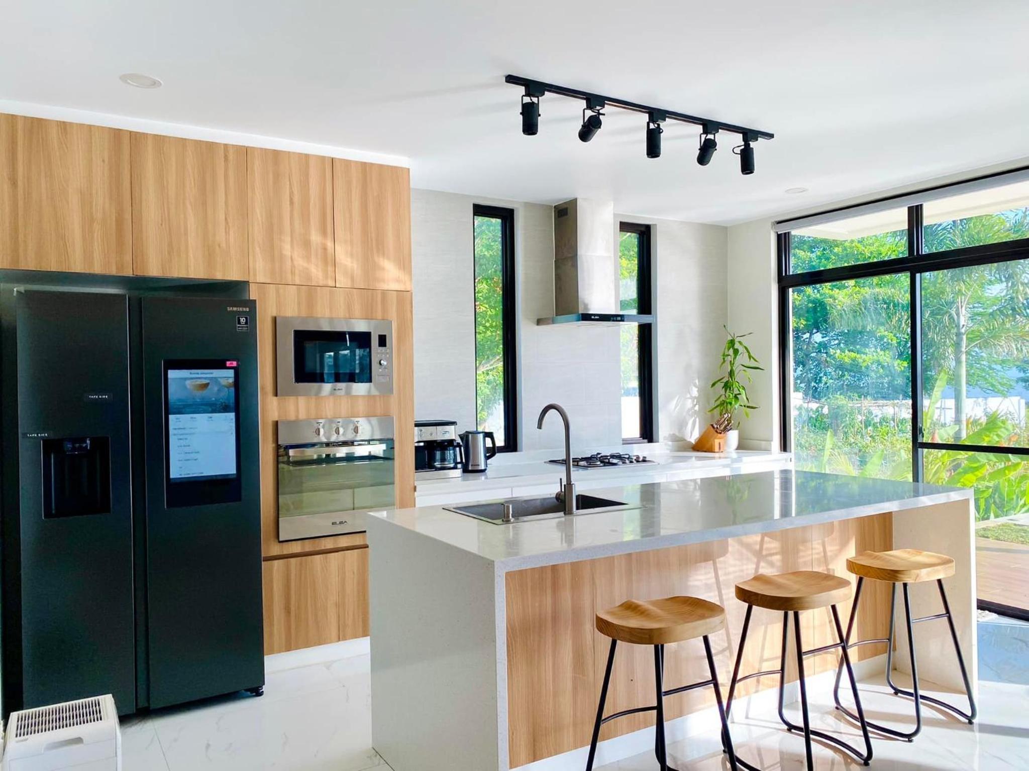 The Modern Lake House view 4