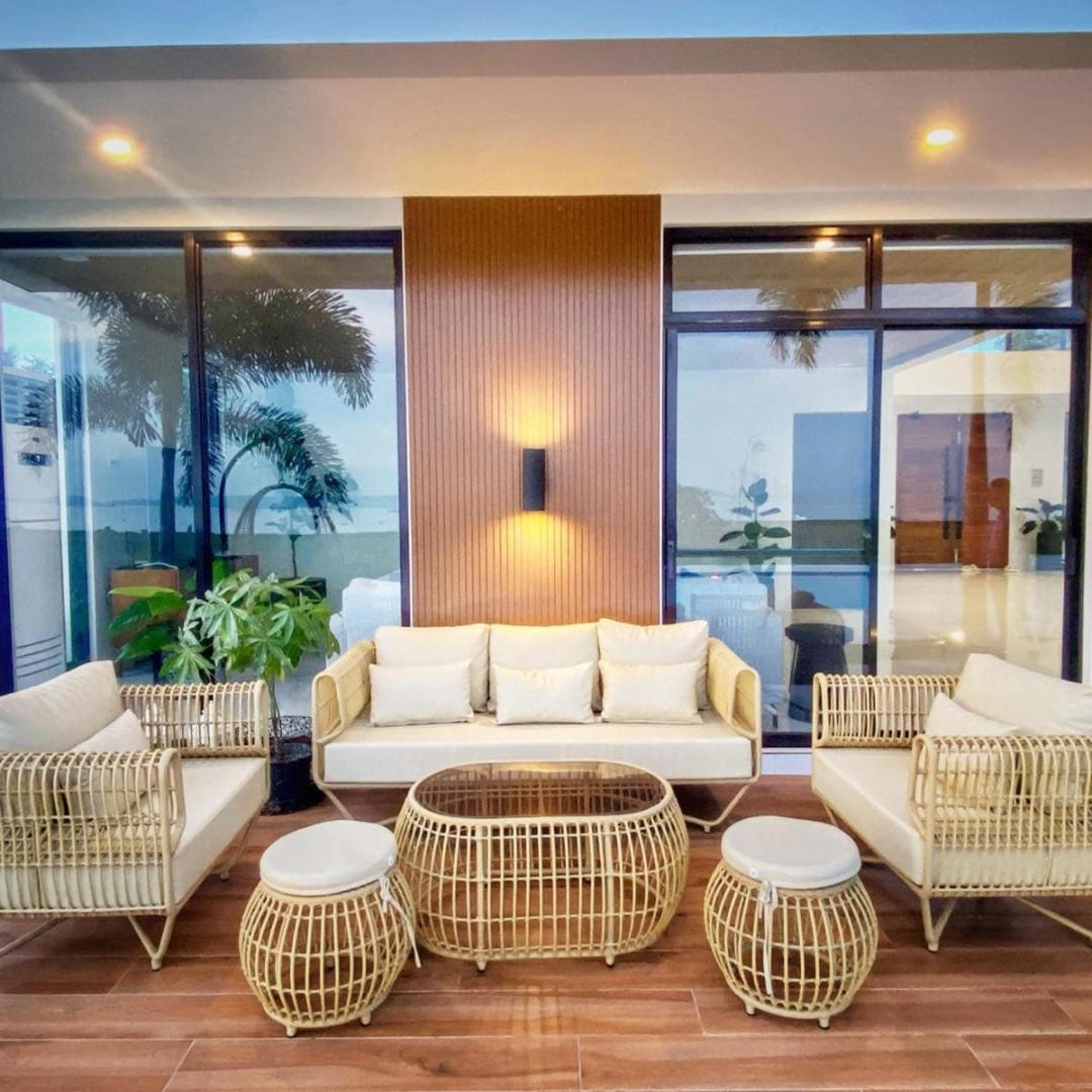 The Modern Lake House view 3
