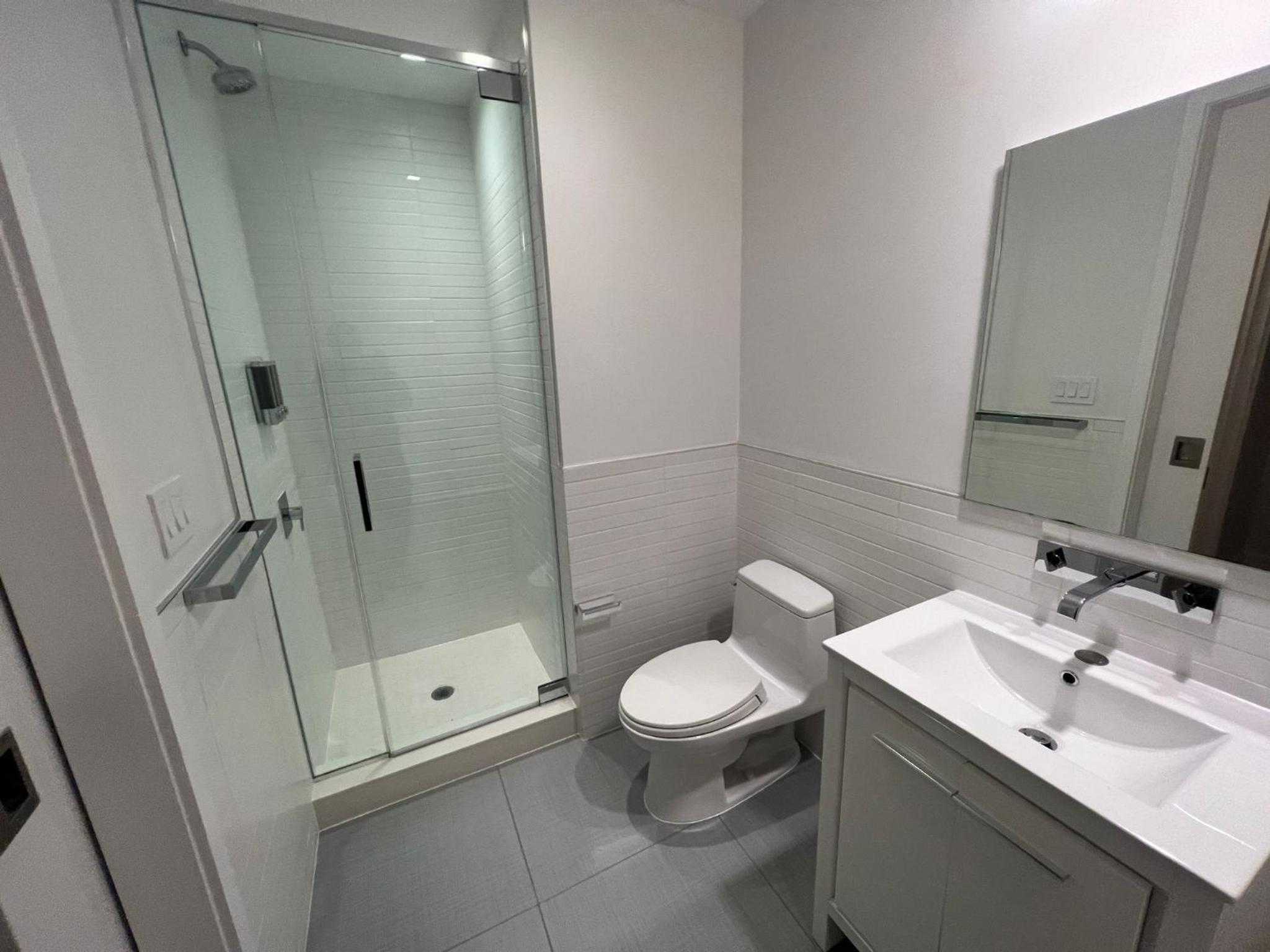 Luxury 2 BD unit in Financial District