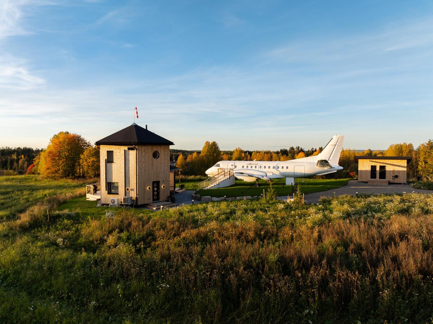 Ilmatar Airplane Lodge