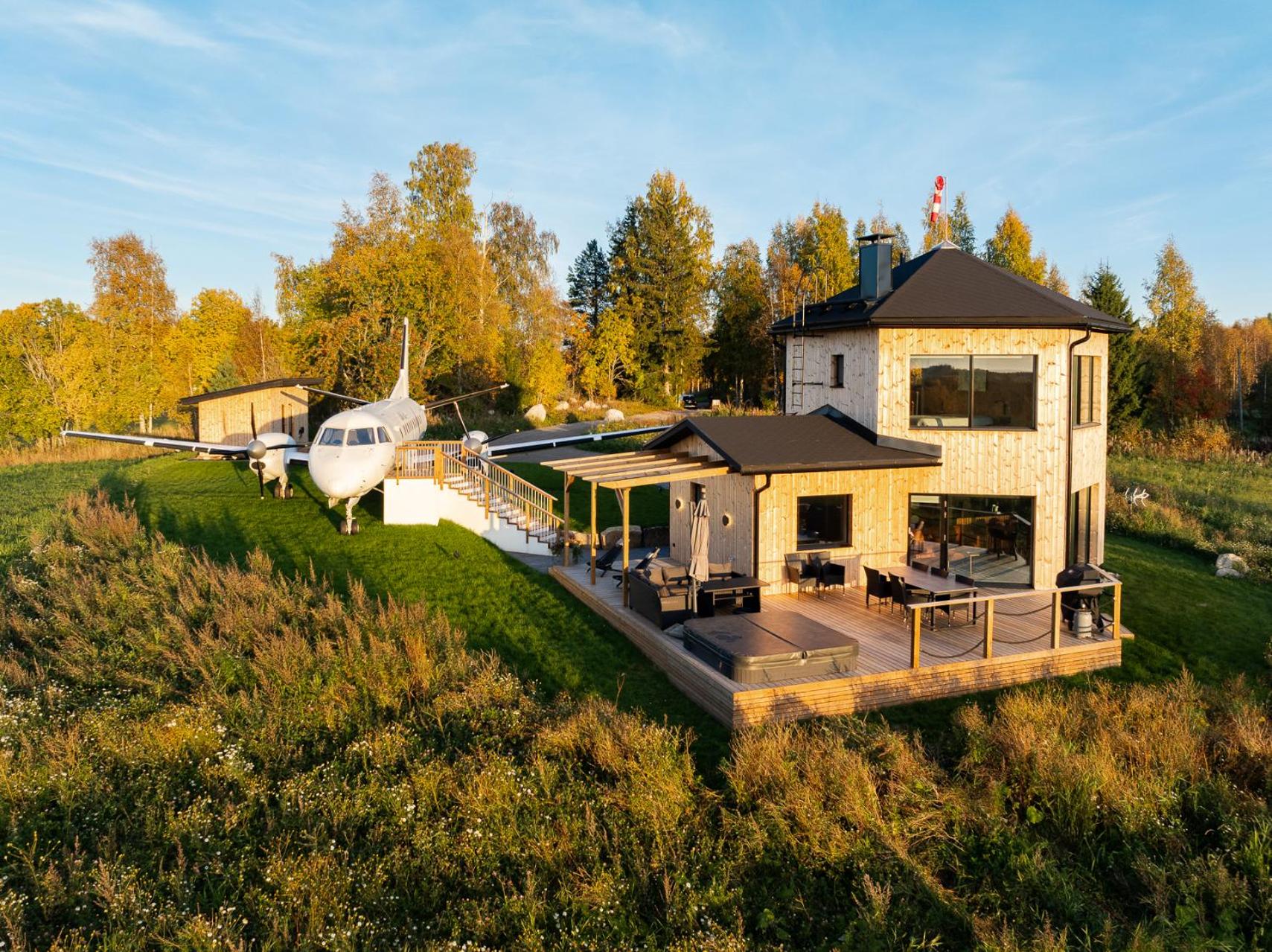 Ilmatar Airplane Lodge