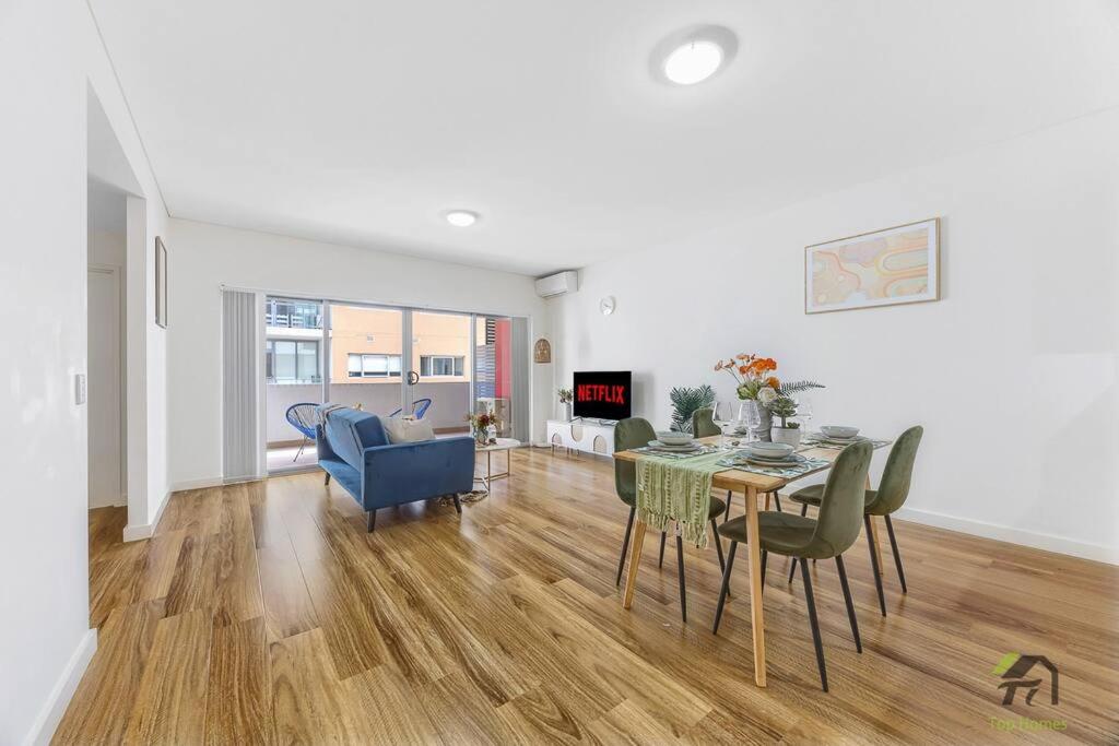 Entire 2 bedroom in the heart of Wolli Creek