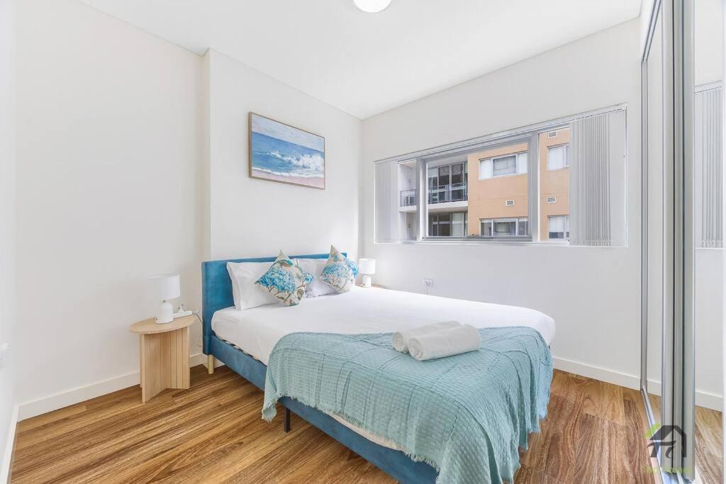 Entire 2 bedroom in the heart of Wolli Creek