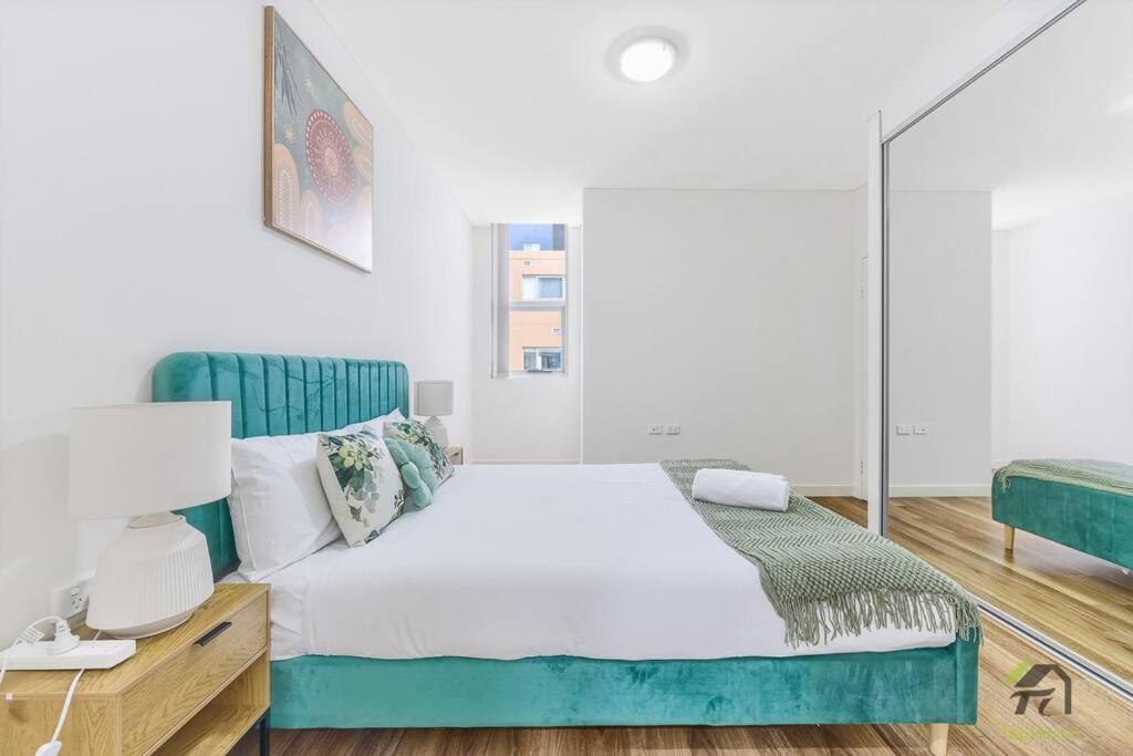 Entire 2 bedroom in the heart of Wolli Creek