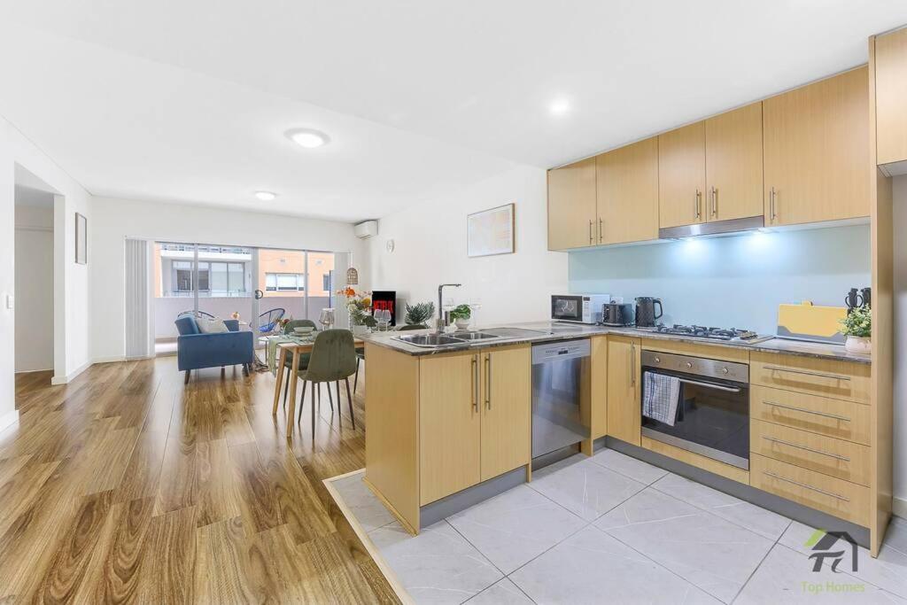 Entire 2 bedroom in the heart of Wolli Creek