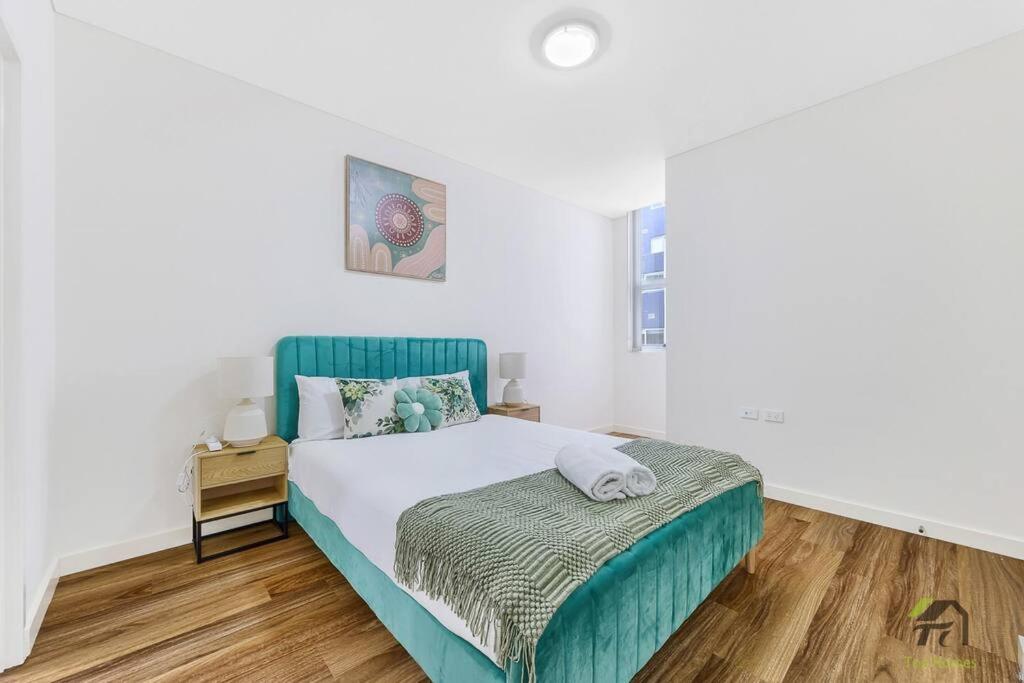 Entire 2 bedroom in the heart of Wolli Creek