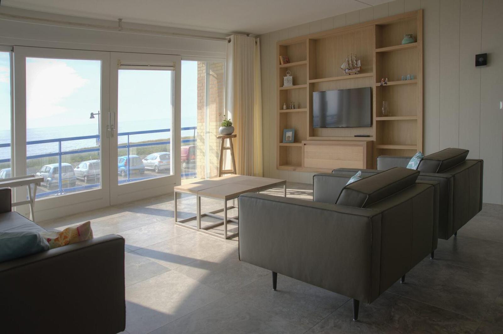 Atlantis 14 view 3