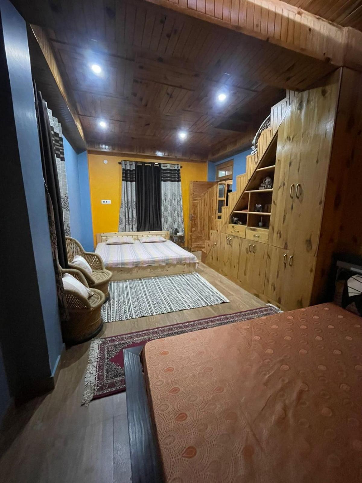 HOSHEY HOMESTAY