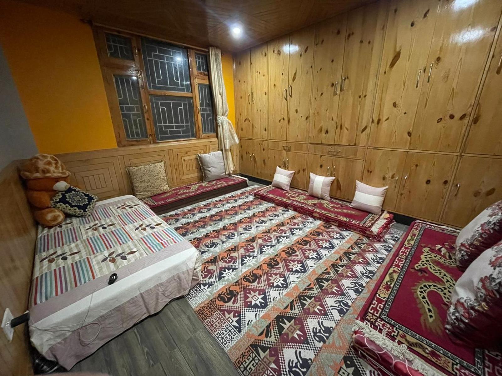 HOSHEY HOMESTAY