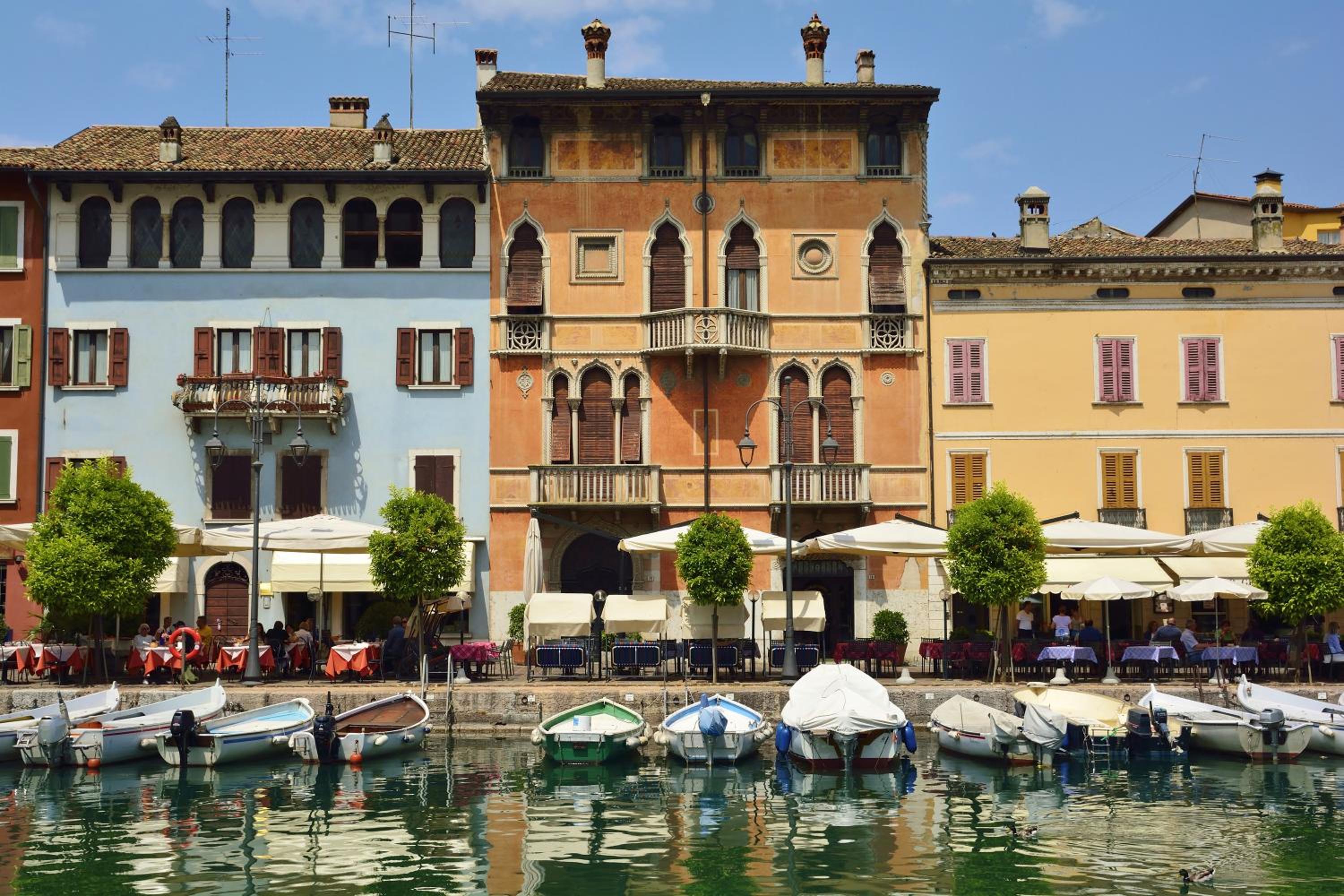 Casa Michelangelo Lake Garda Terrace Apt | Sleeps 6 + AC - Happy Rentals