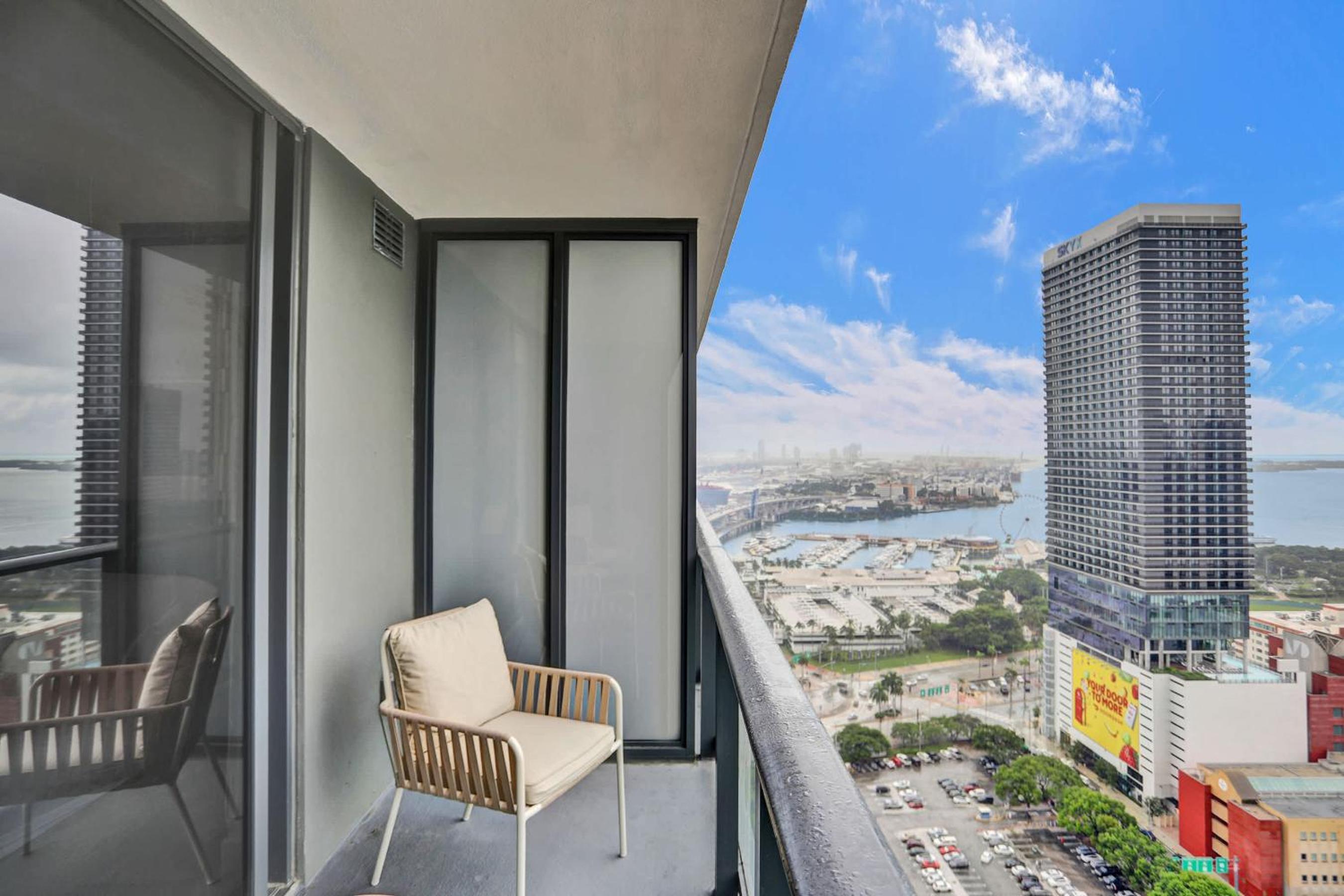 La Terrasse by VIAC - Luxury Bay View Studio with Balcony 29th Floor Miami