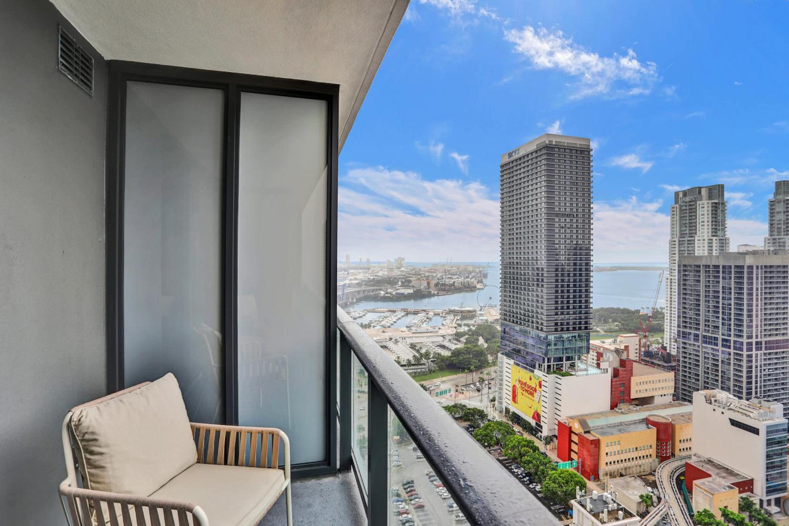 La Terrasse by VIAC - Luxury Bay View Studio with Balcony 29th Floor Miami