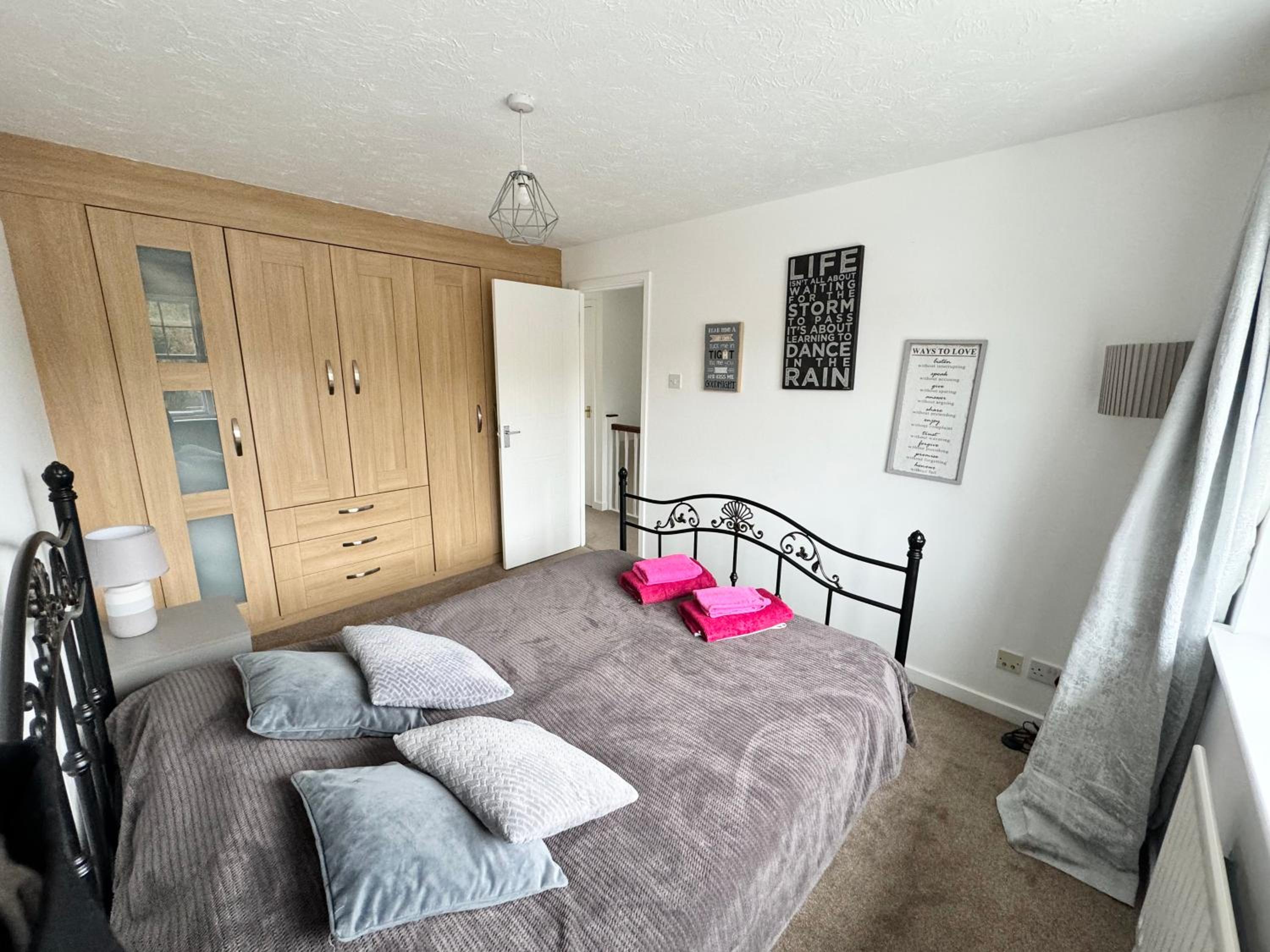 3 Bed House with parking and garden near Tower Bridge