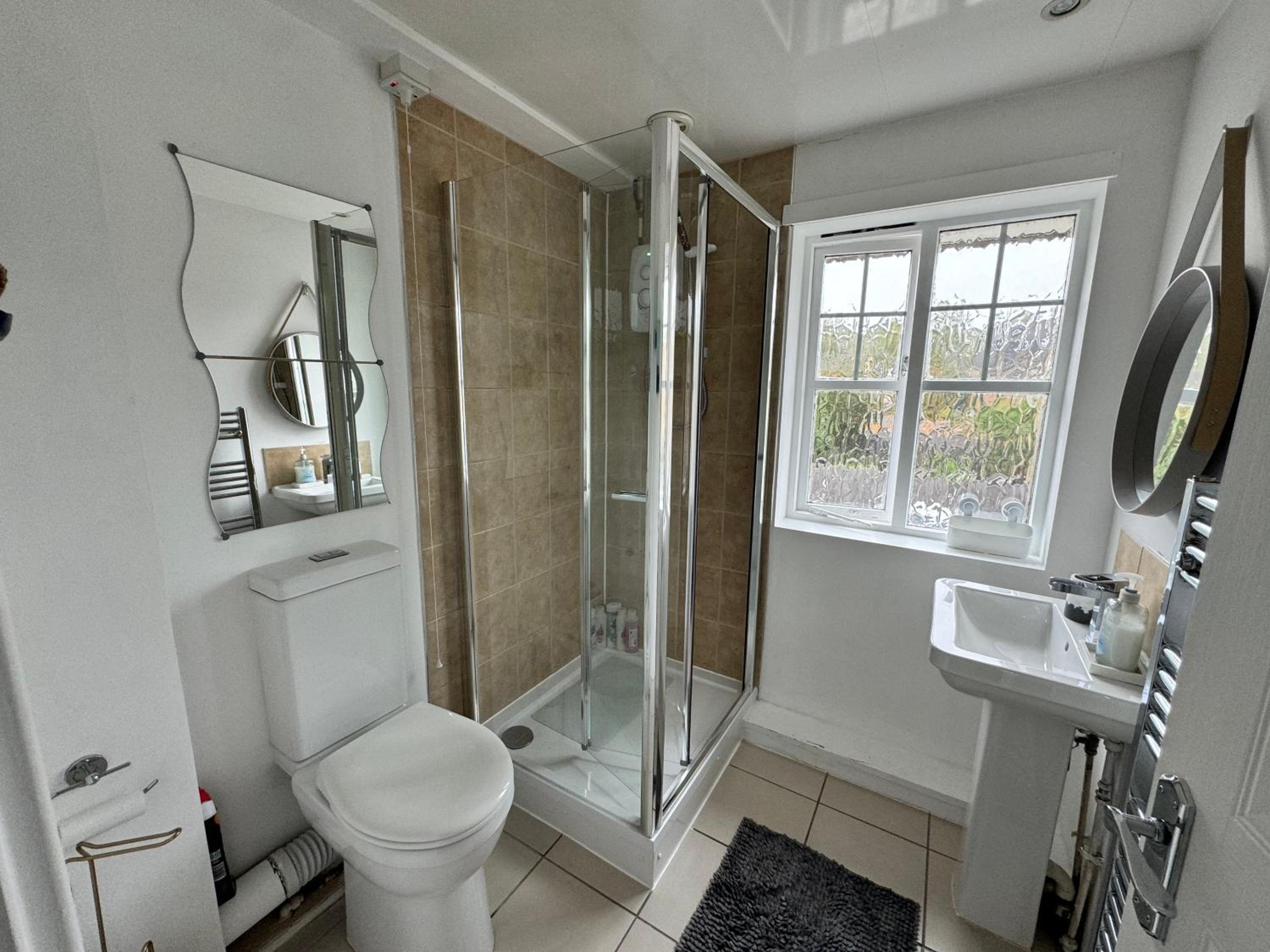 3 Bed House with parking and garden near Tower Bridge