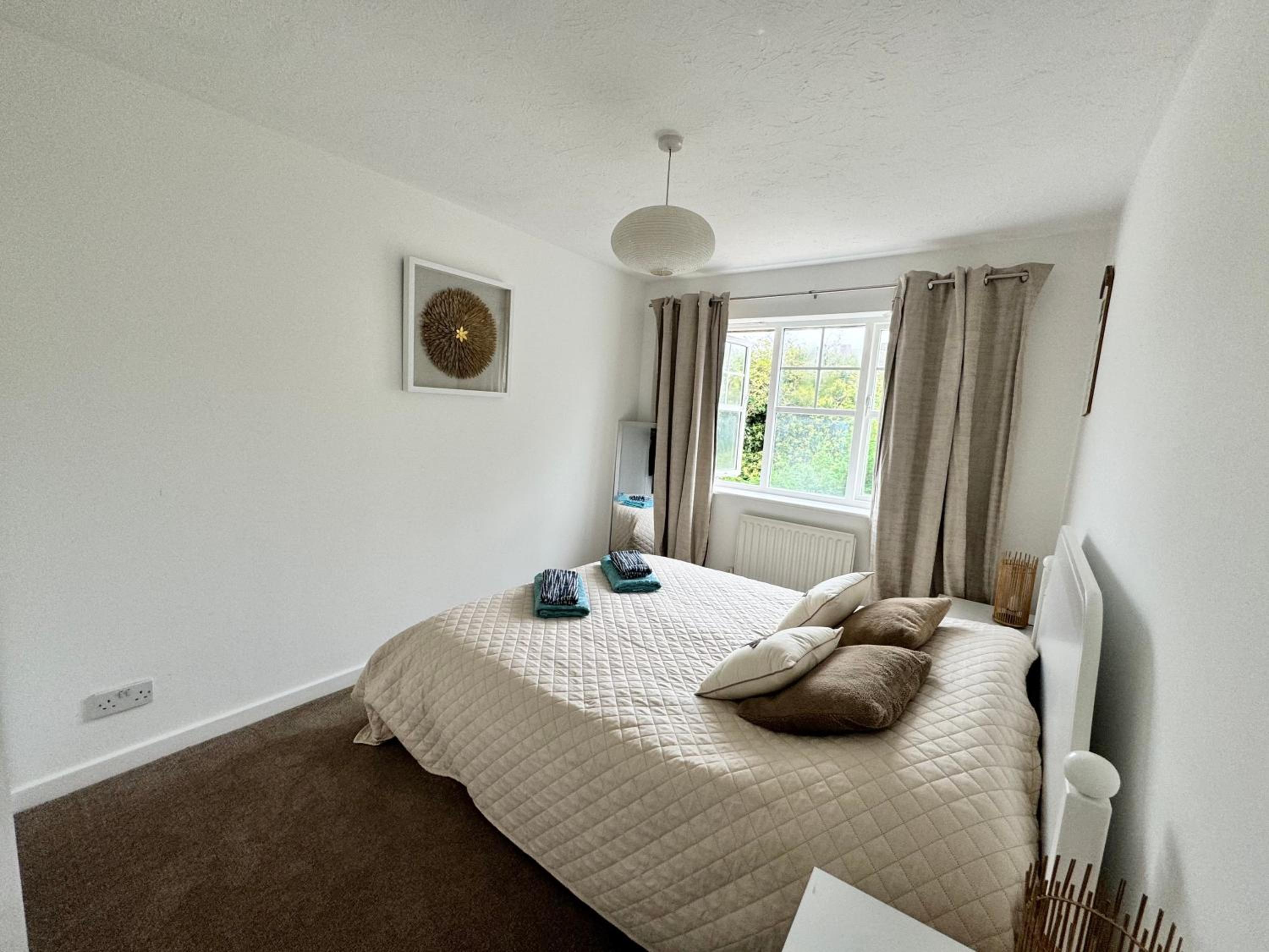 3 Bed House with parking and garden near Tower Bridge