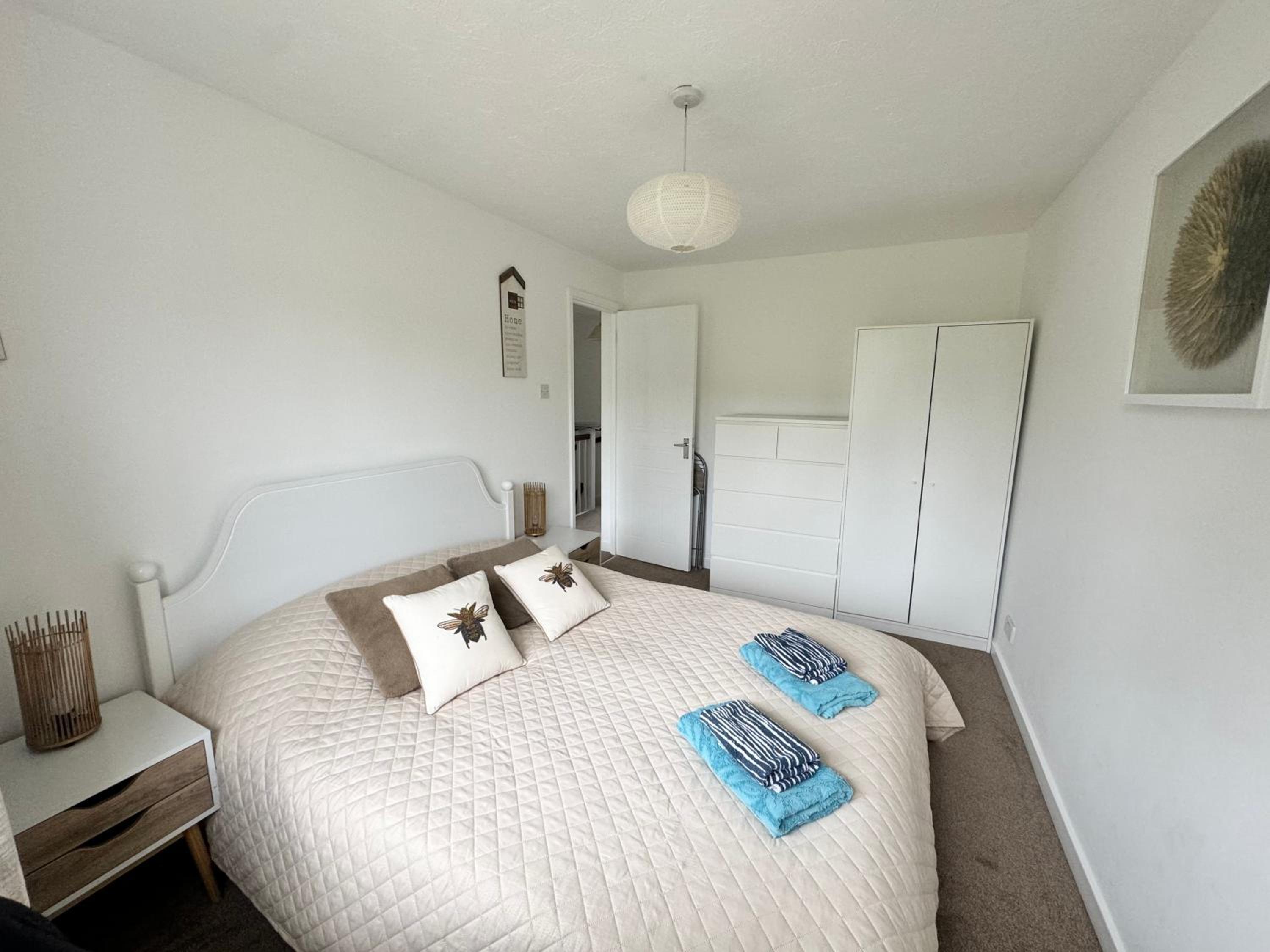 3 Bed House with parking and garden near Tower Bridge