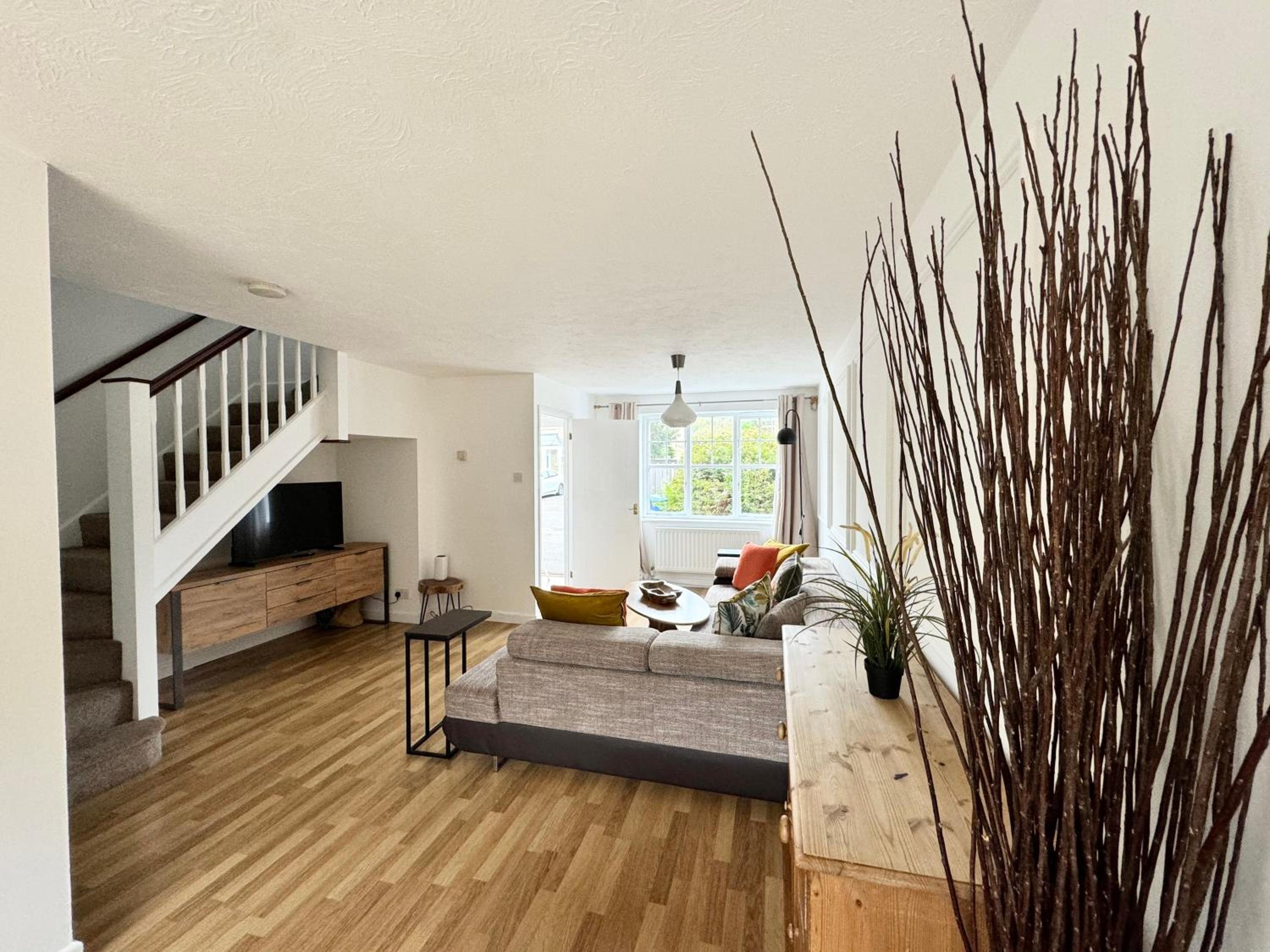 3 Bed House with parking and garden near Tower Bridge