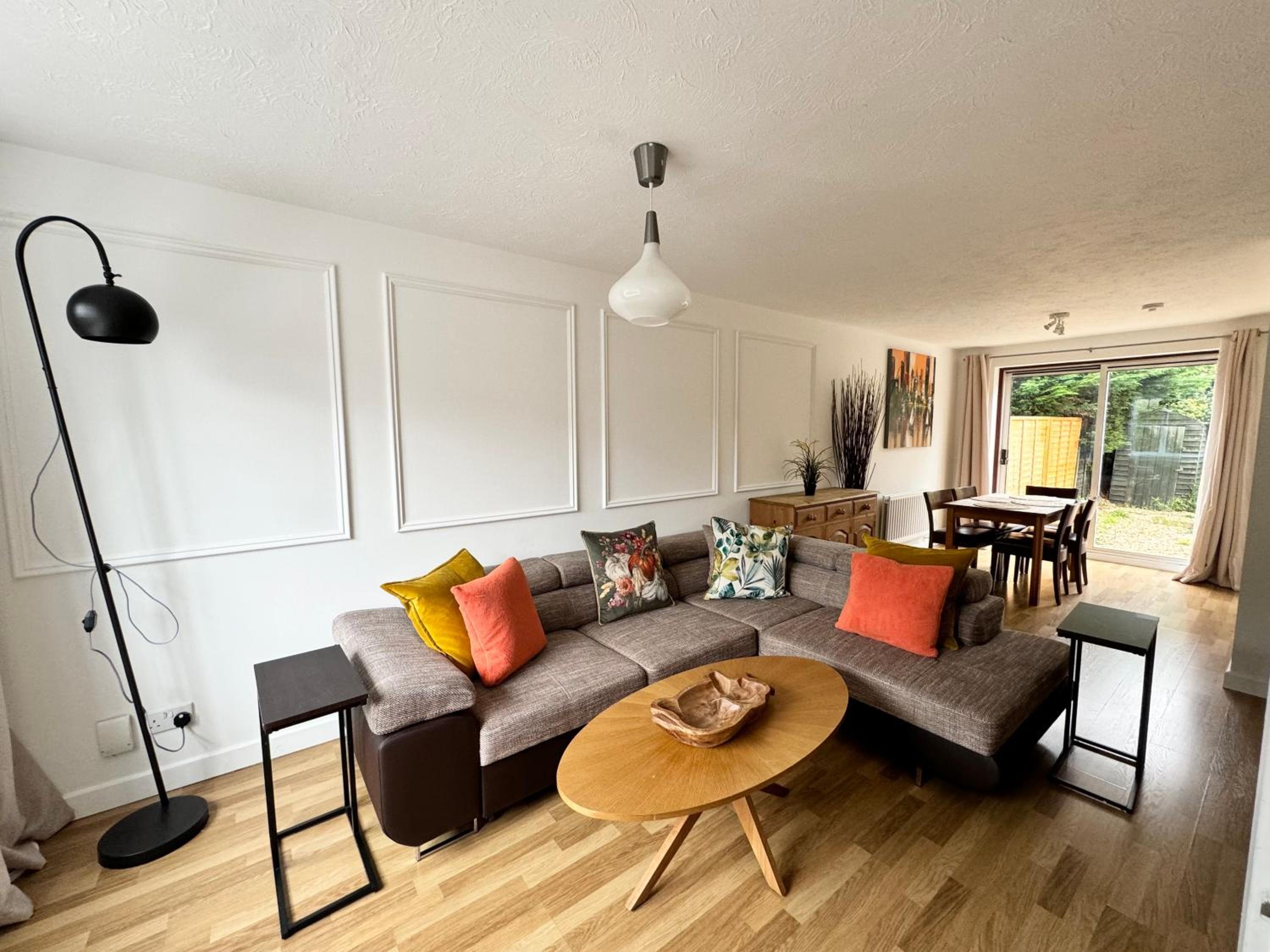 3 Bed House with parking and garden near Tower Bridge