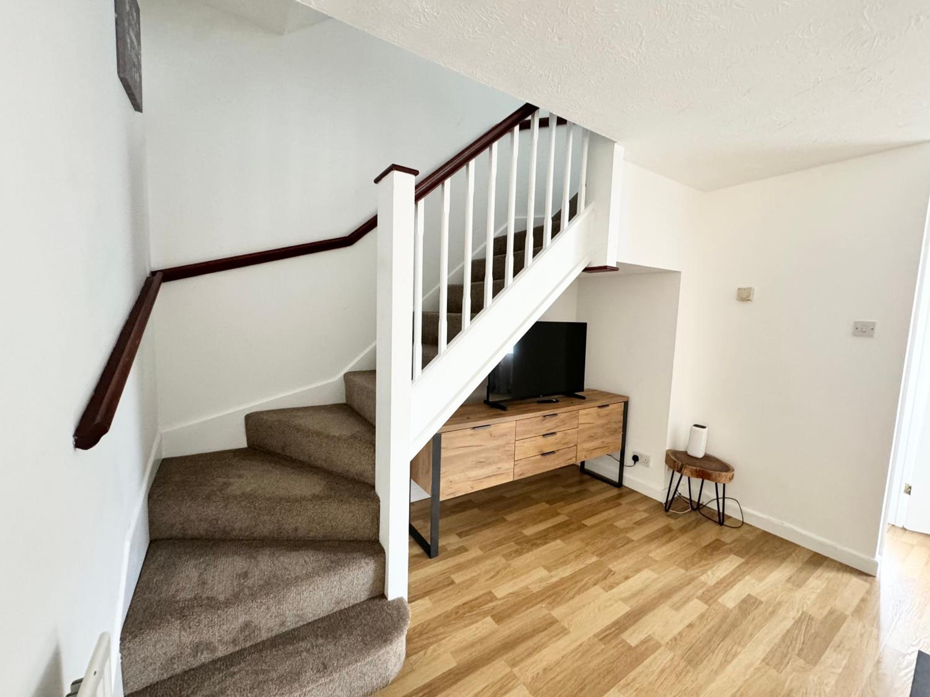 3 Bed House with parking and garden near Tower Bridge