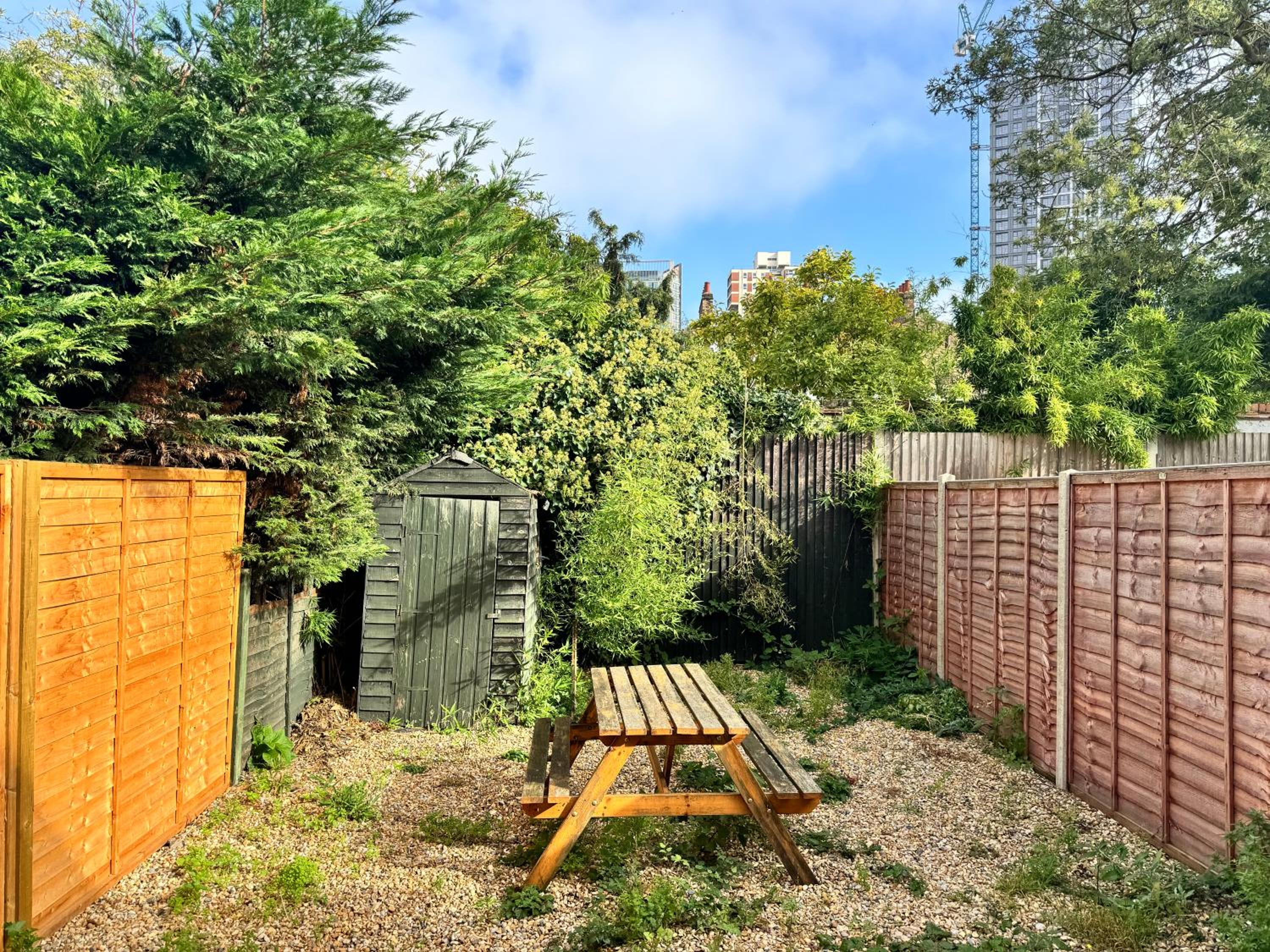 3 Bed House with parking and garden near Tower Bridge