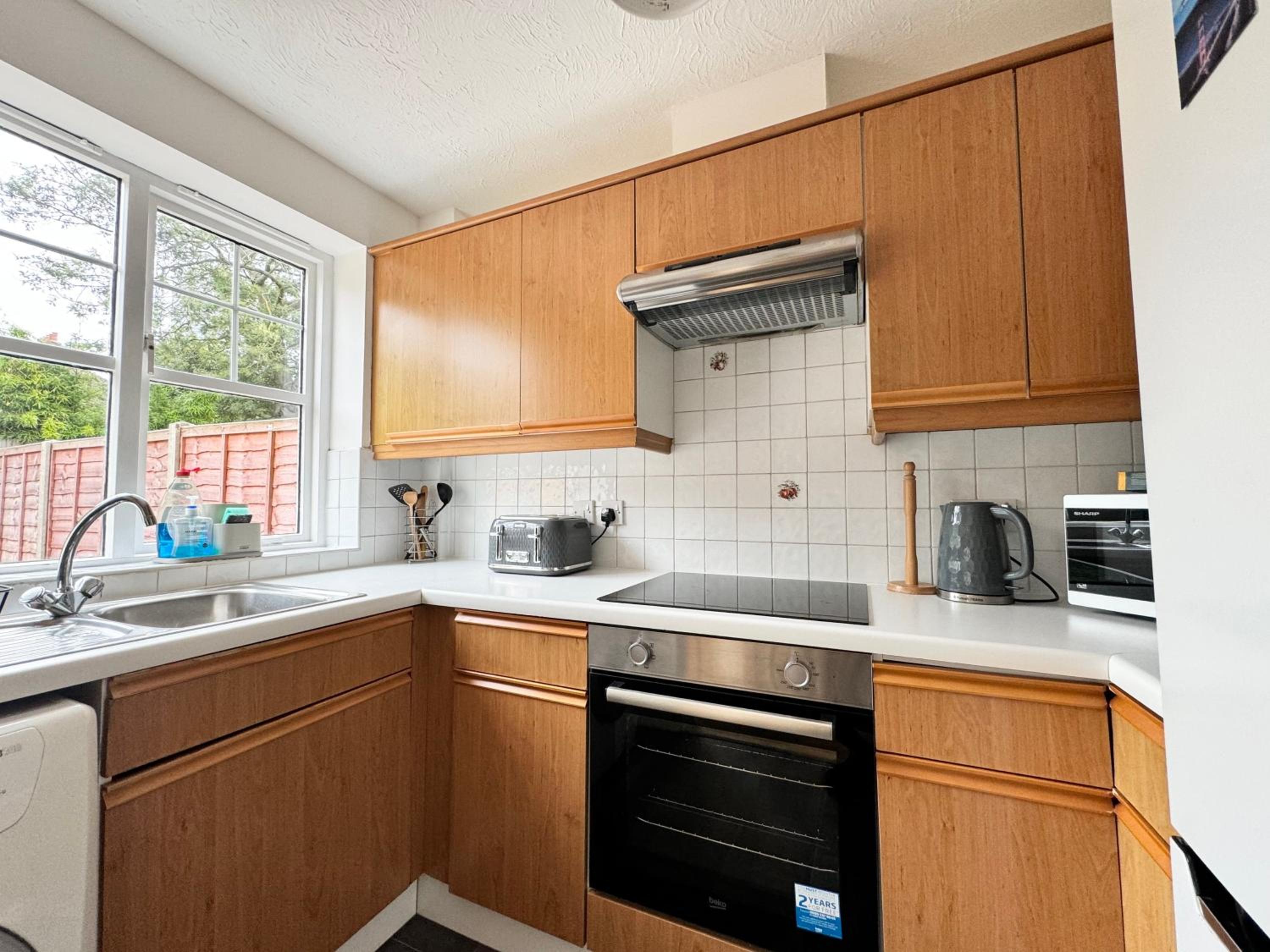 3 Bed House with parking and garden near Tower Bridge