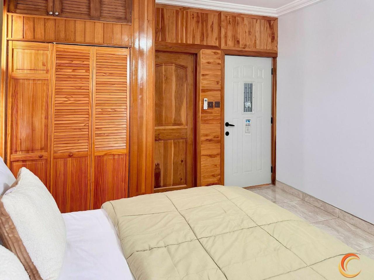 JezHos - Dina Fully Furnished Apartment