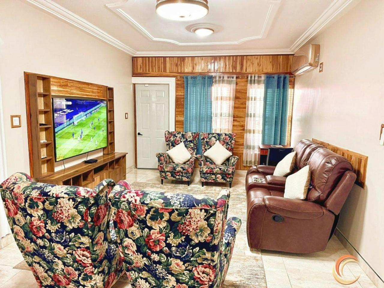 JezHos - Dina Fully Furnished Apartment