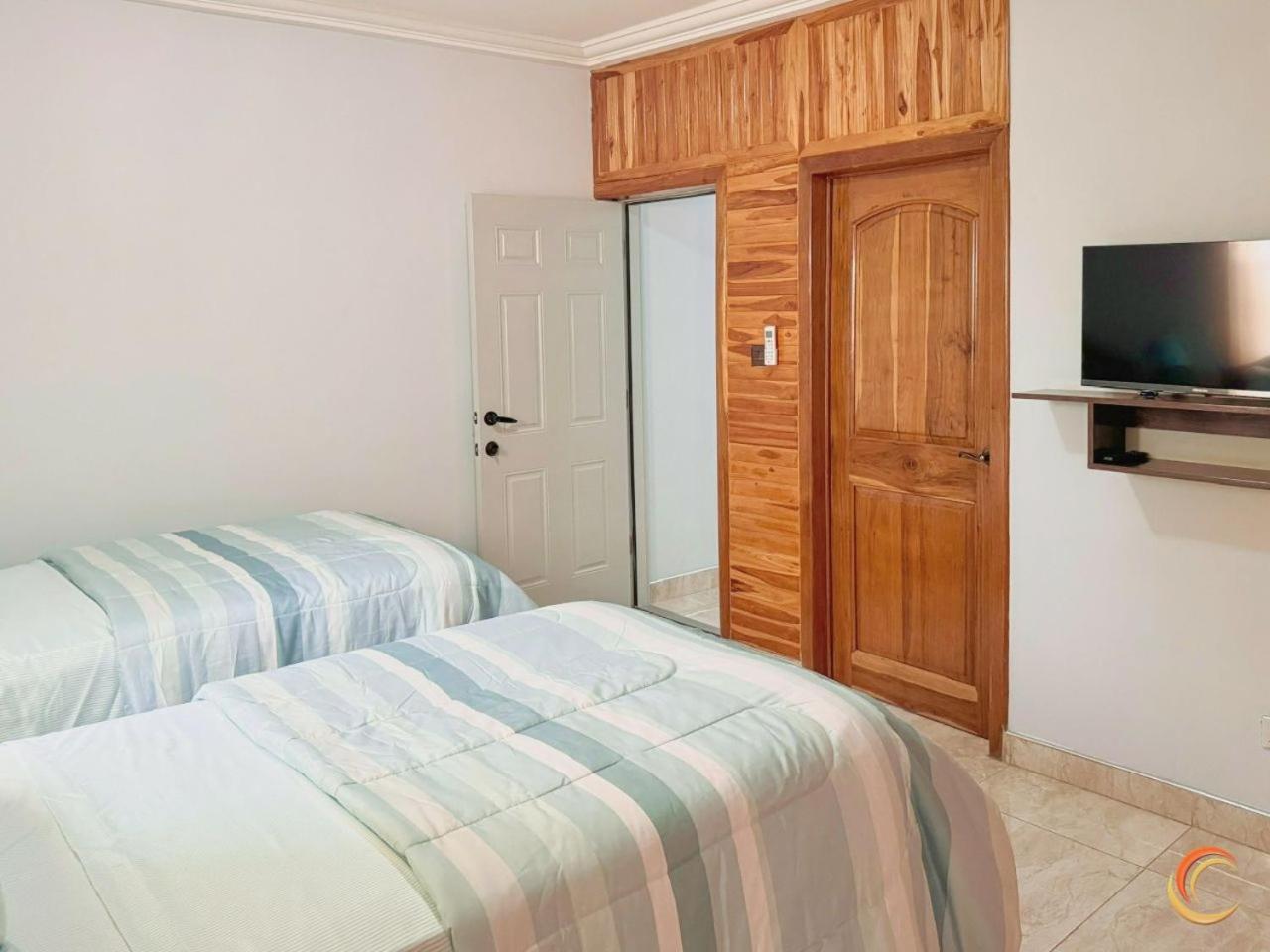 JezHos - Dina Fully Furnished Apartment