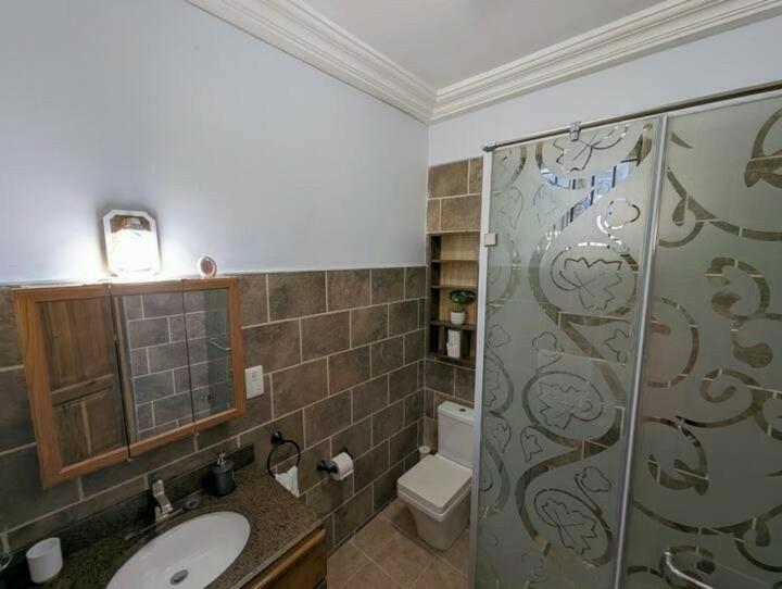 JezHos - Dina Fully Furnished Apartment