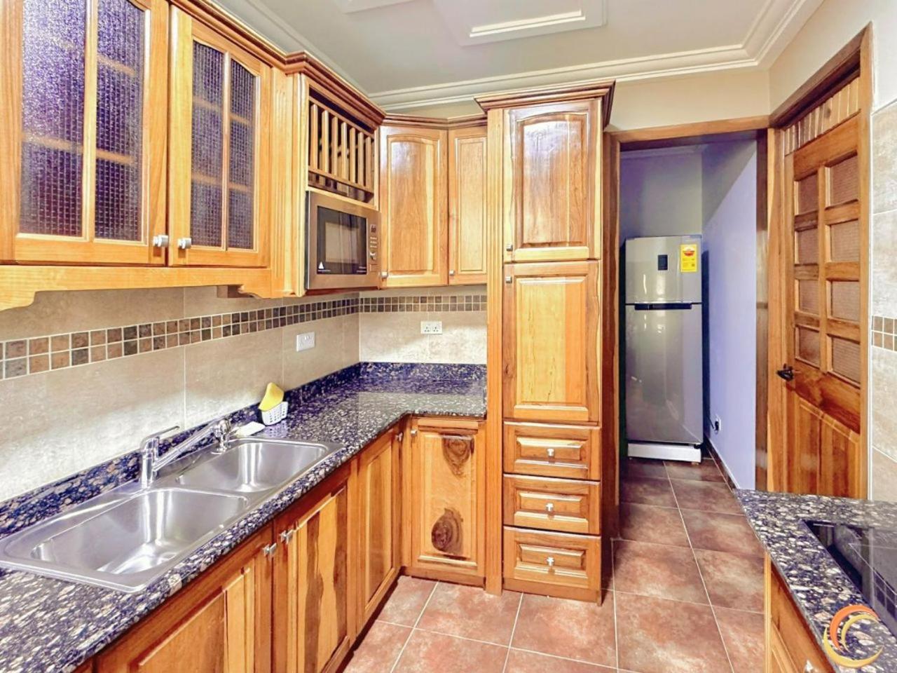 JezHos - Dina Fully Furnished Apartment